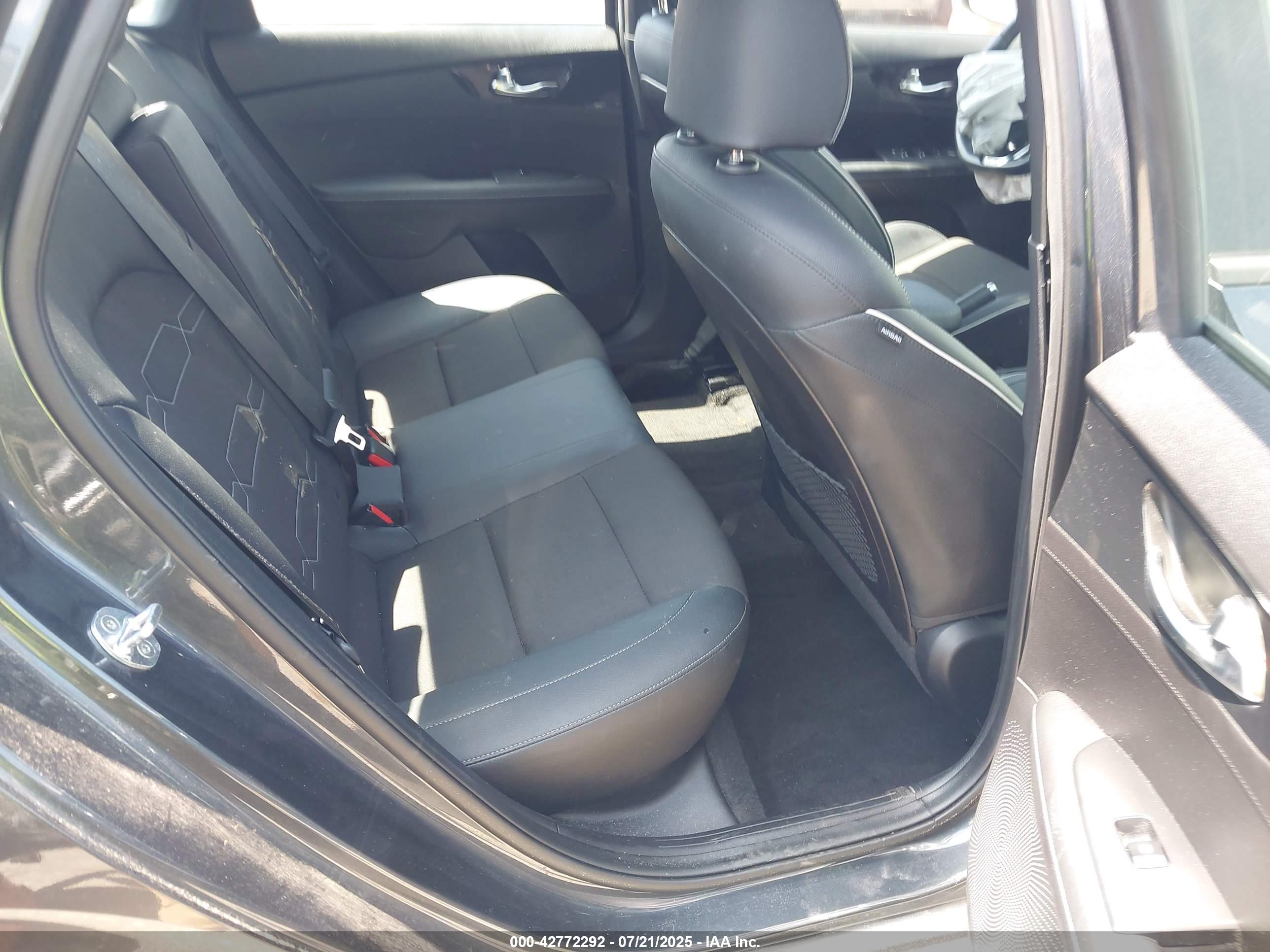 KIA FORTE image 8