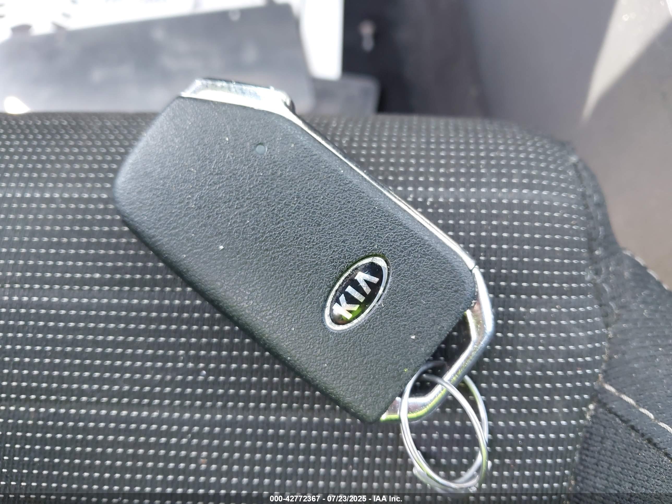 KIA SPORTAGE image 11
