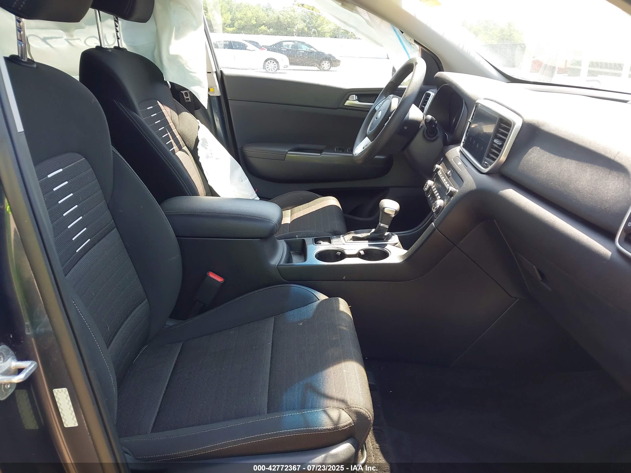 KIA SPORTAGE image 5
