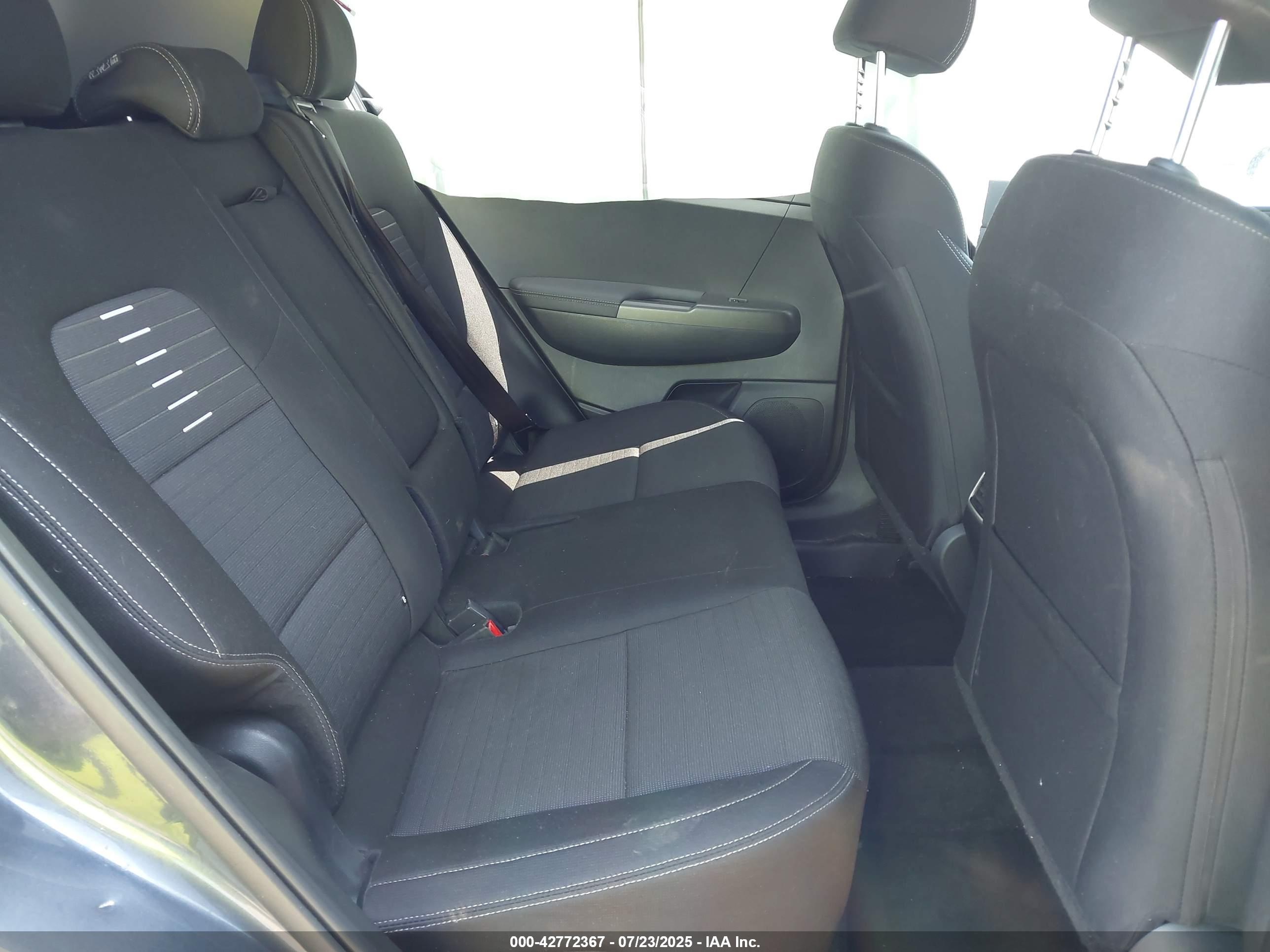 KIA SPORTAGE image 8