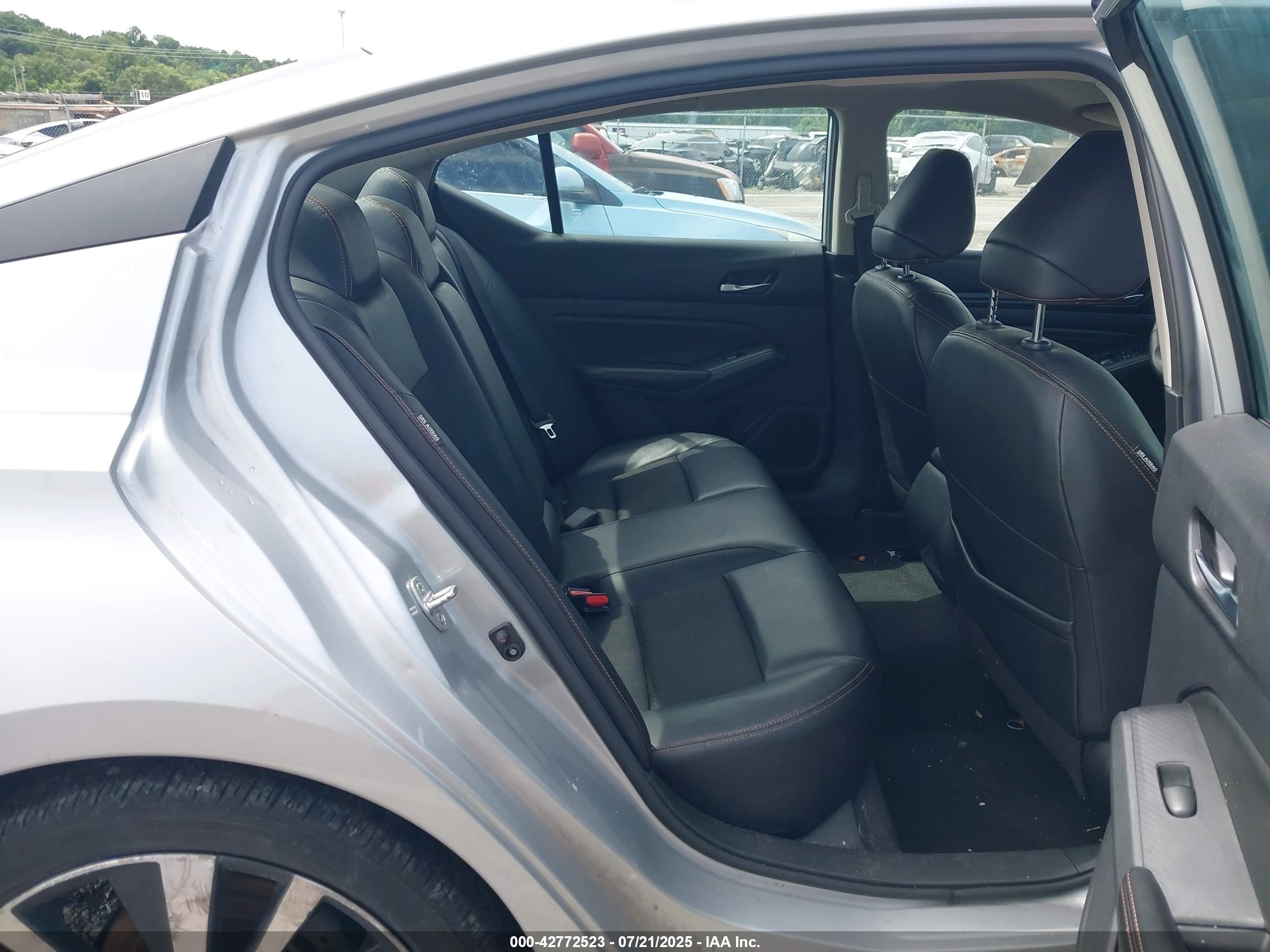 NISSAN ALTIMA image 8