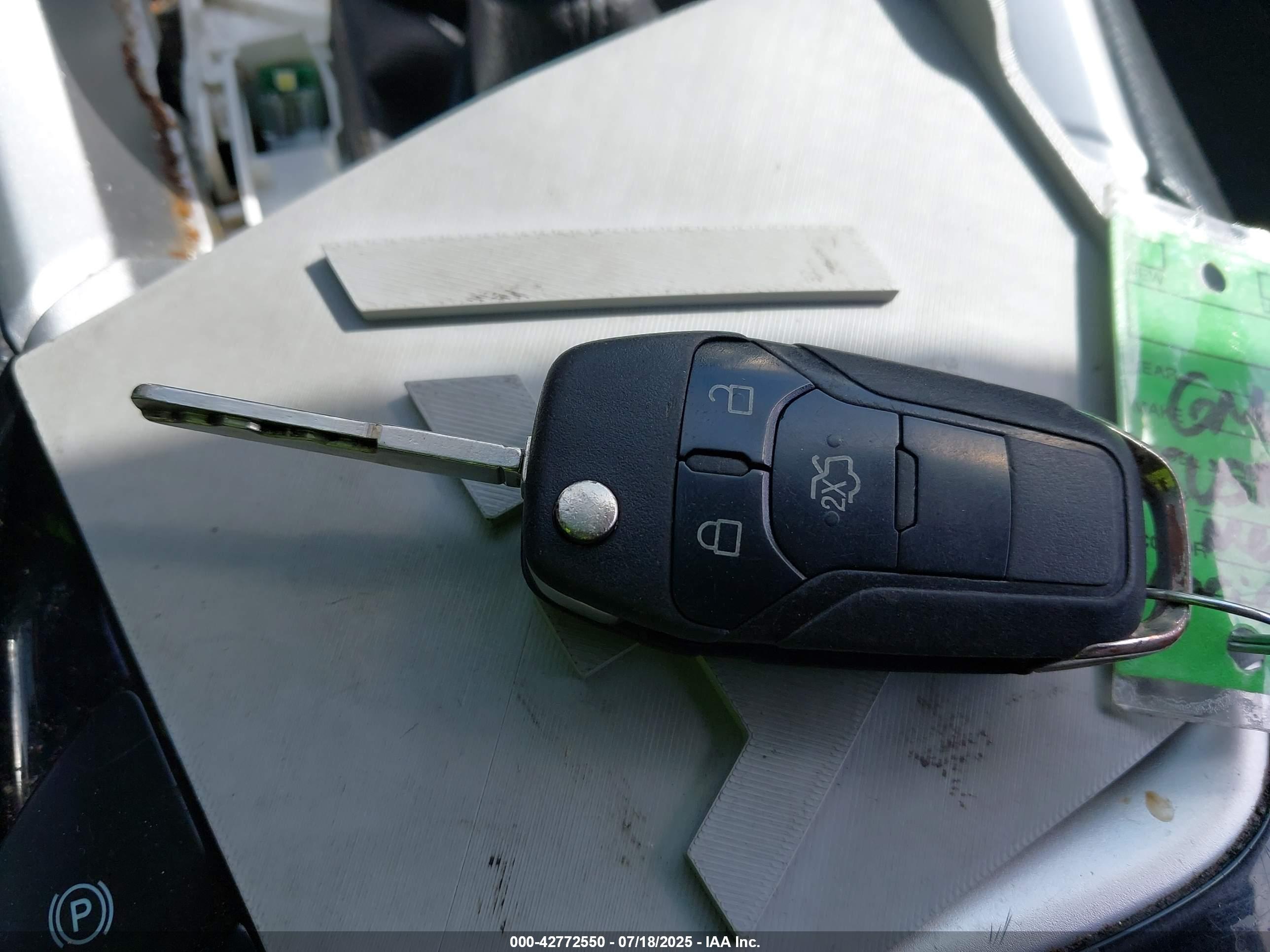 FORD FUSION image 11