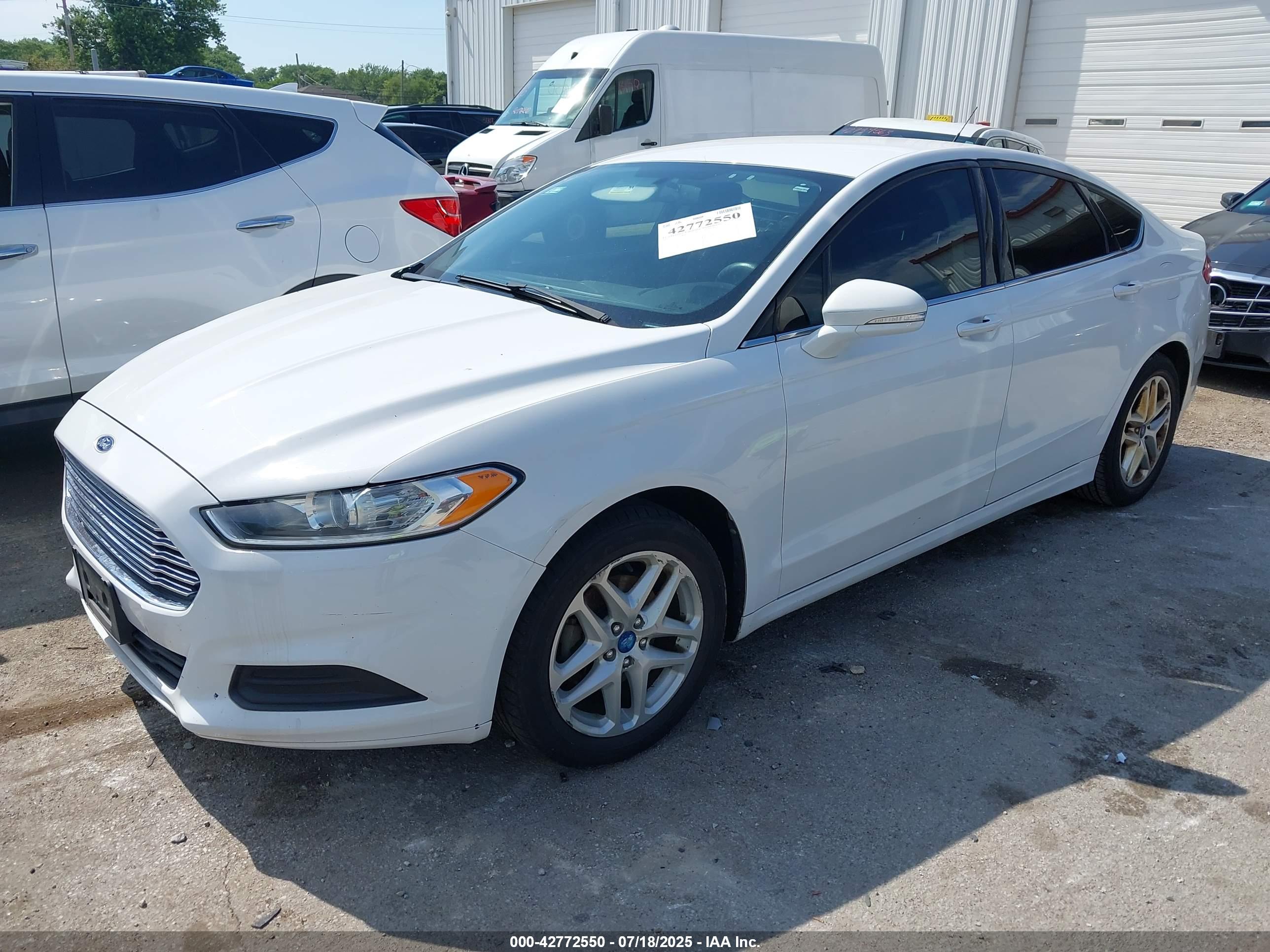 FORD FUSION image 2
