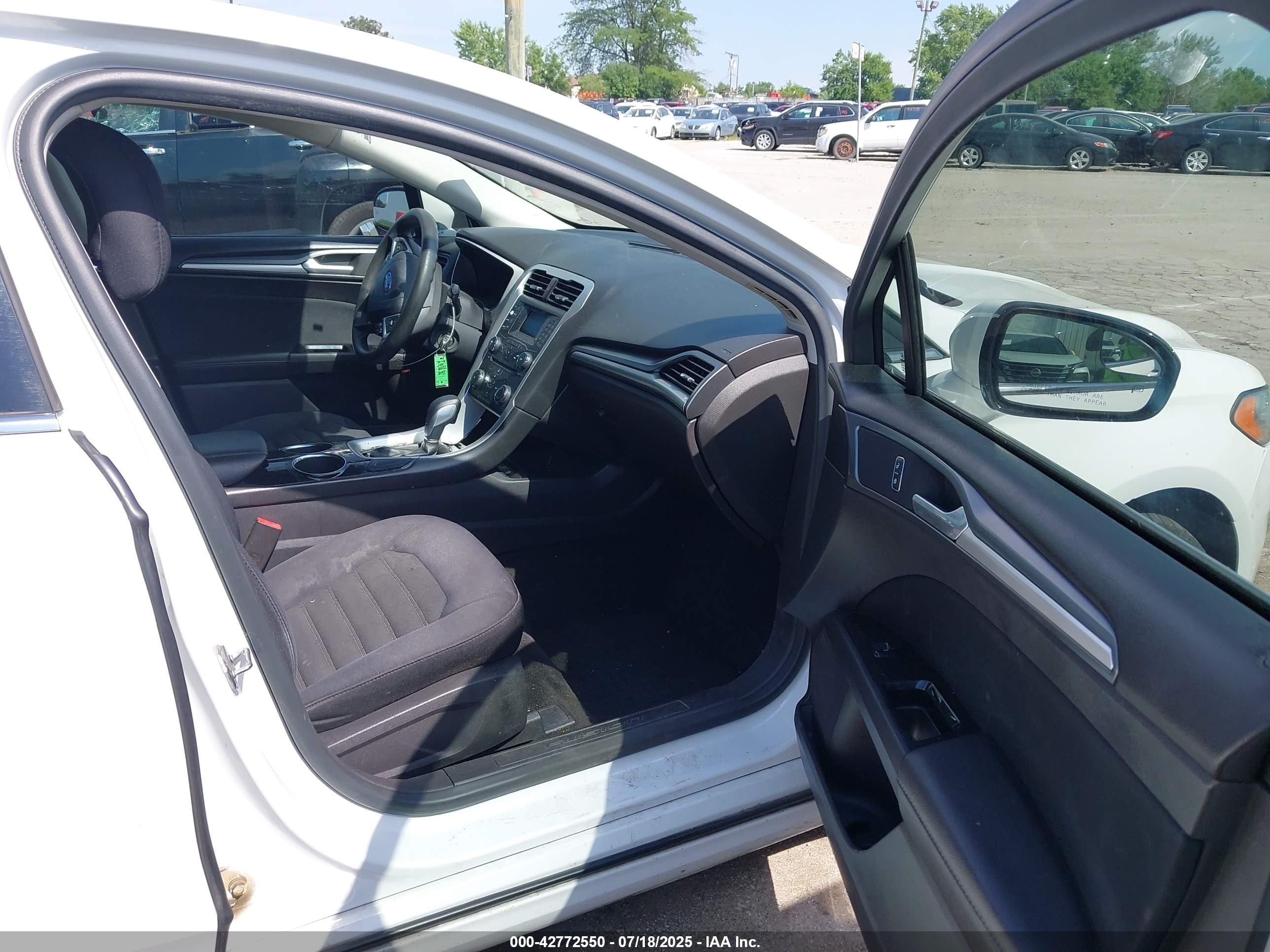 FORD FUSION image 5
