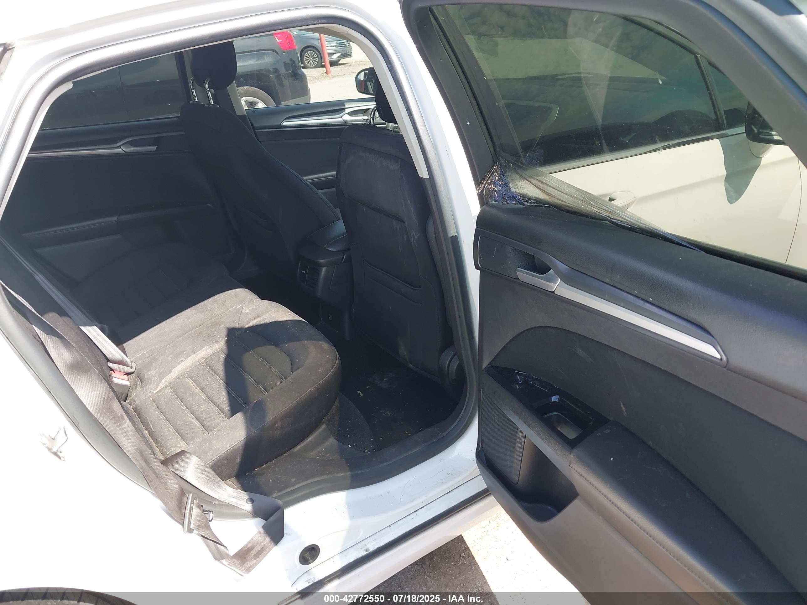 FORD FUSION image 8