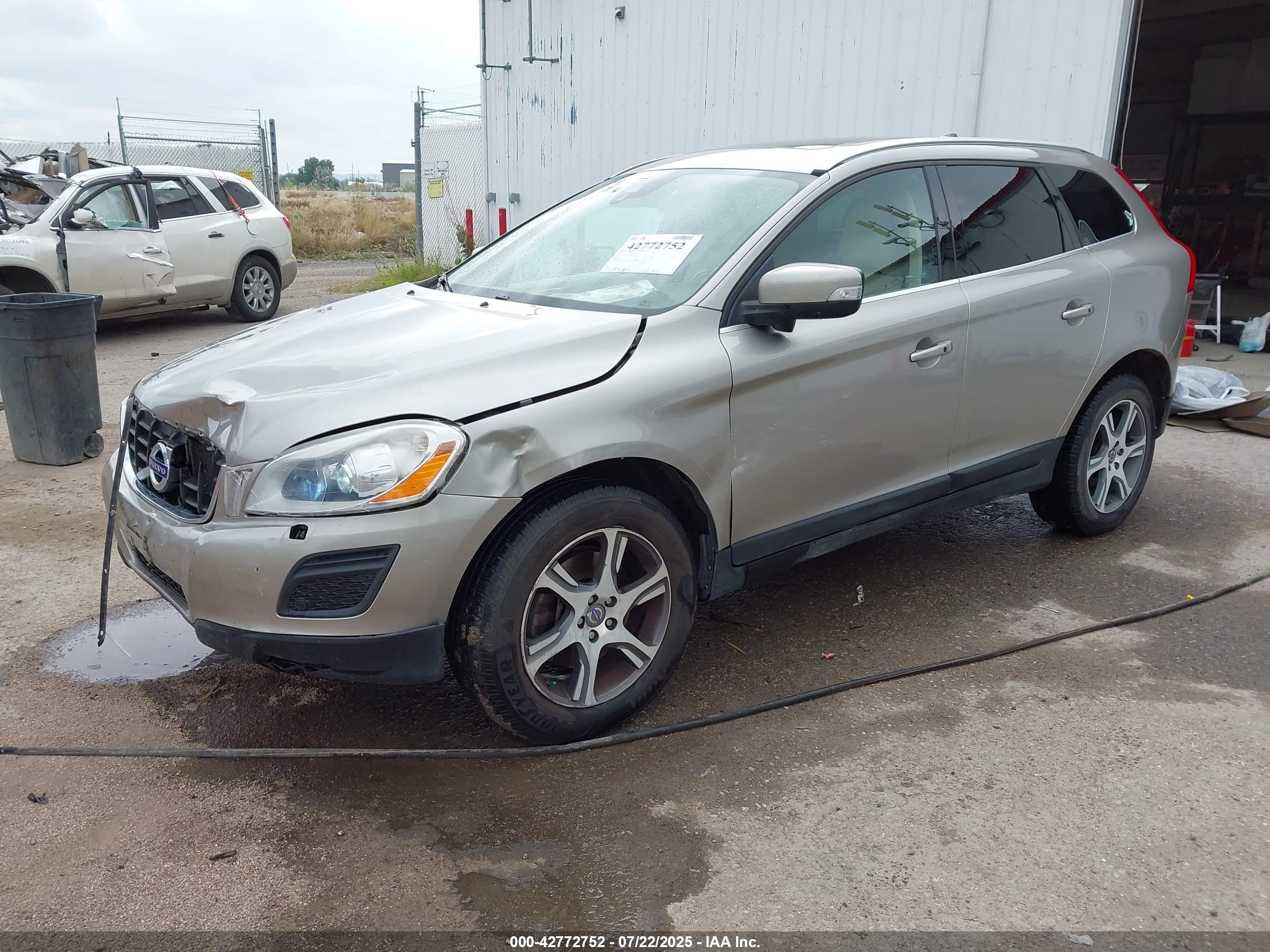 VOLVO XC60 image 2