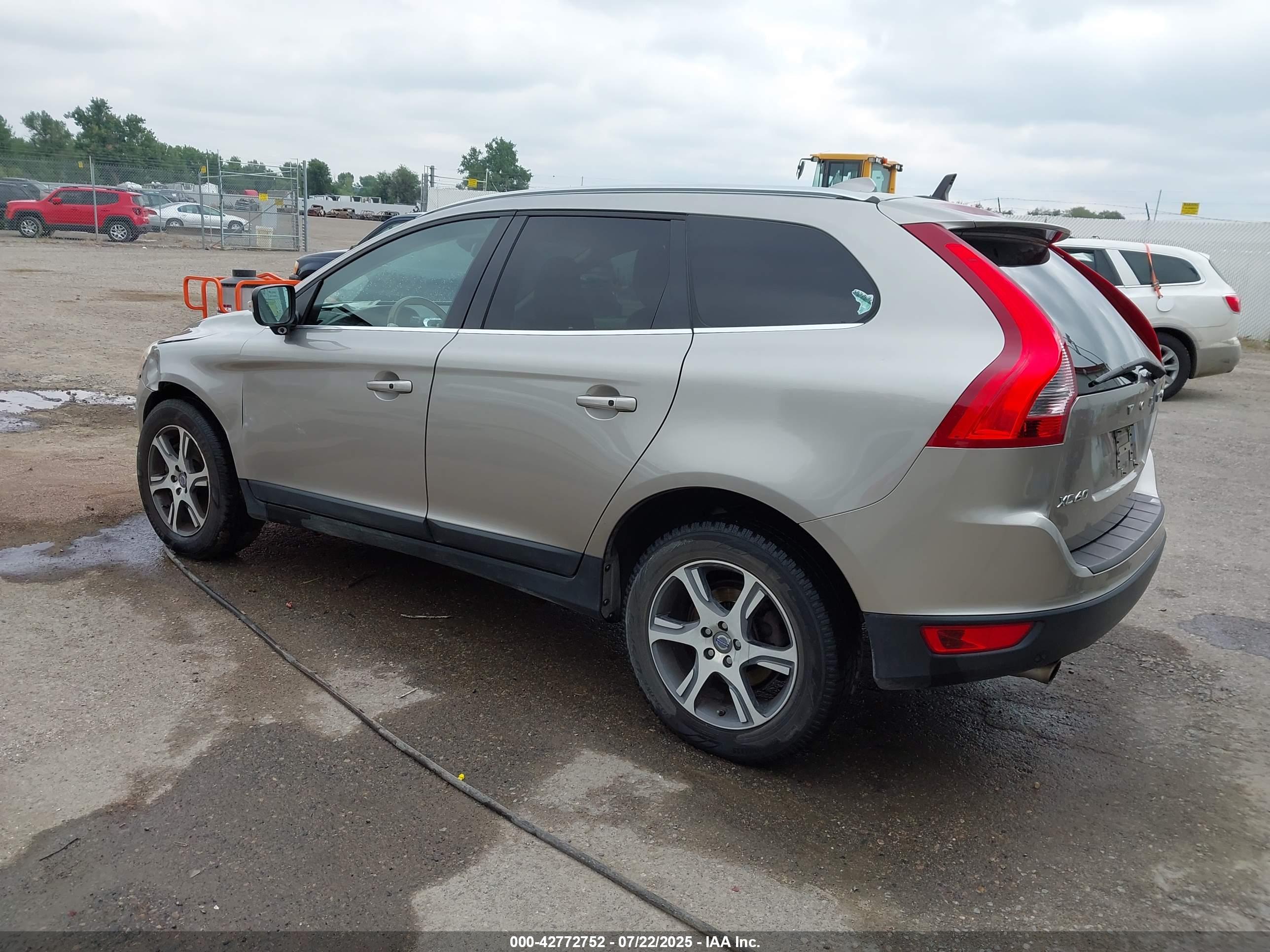 VOLVO XC60 image 3