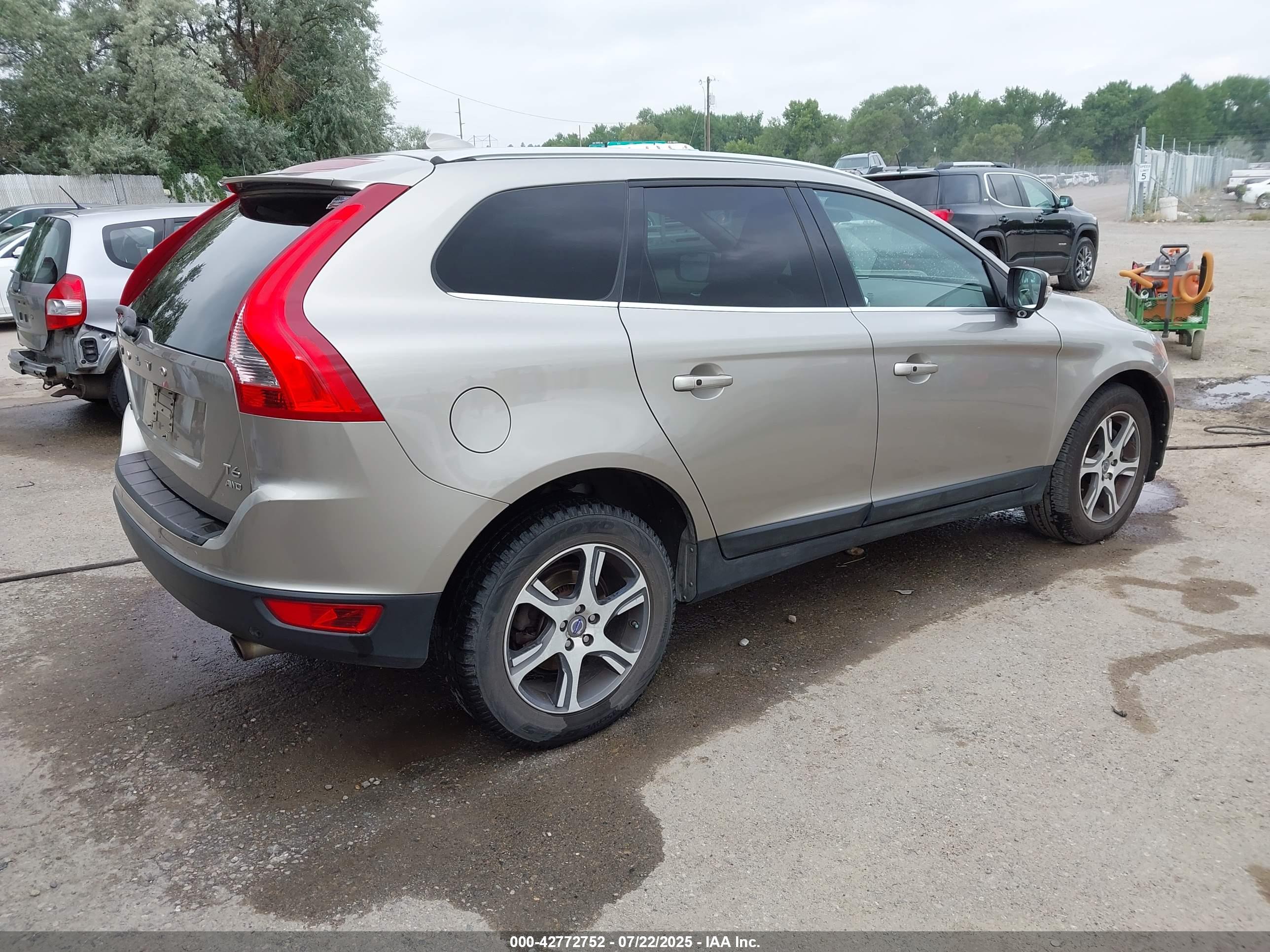 VOLVO XC60 image 4