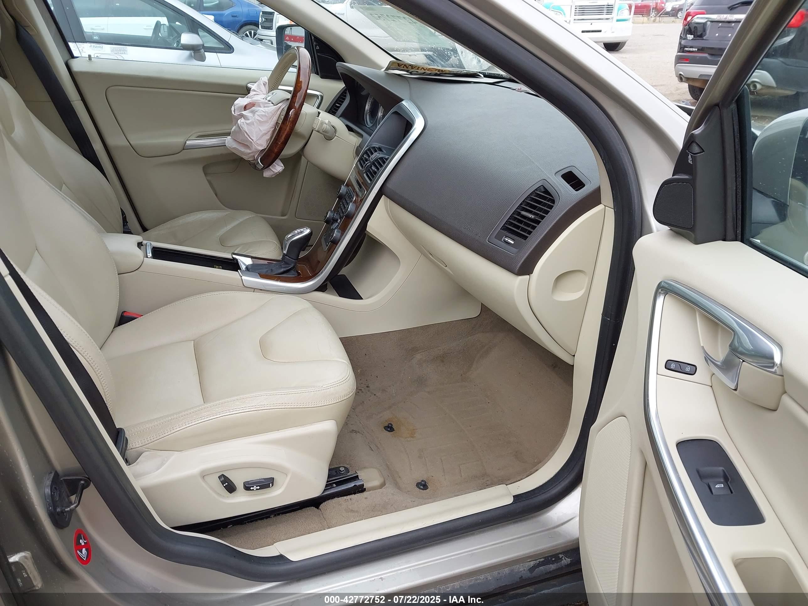 VOLVO XC60 image 5