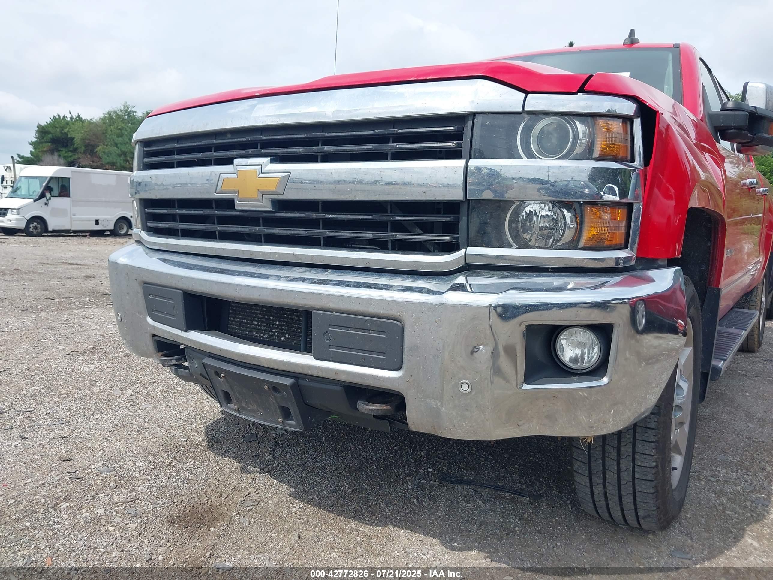 CHEVROLET SILVERADO image 6