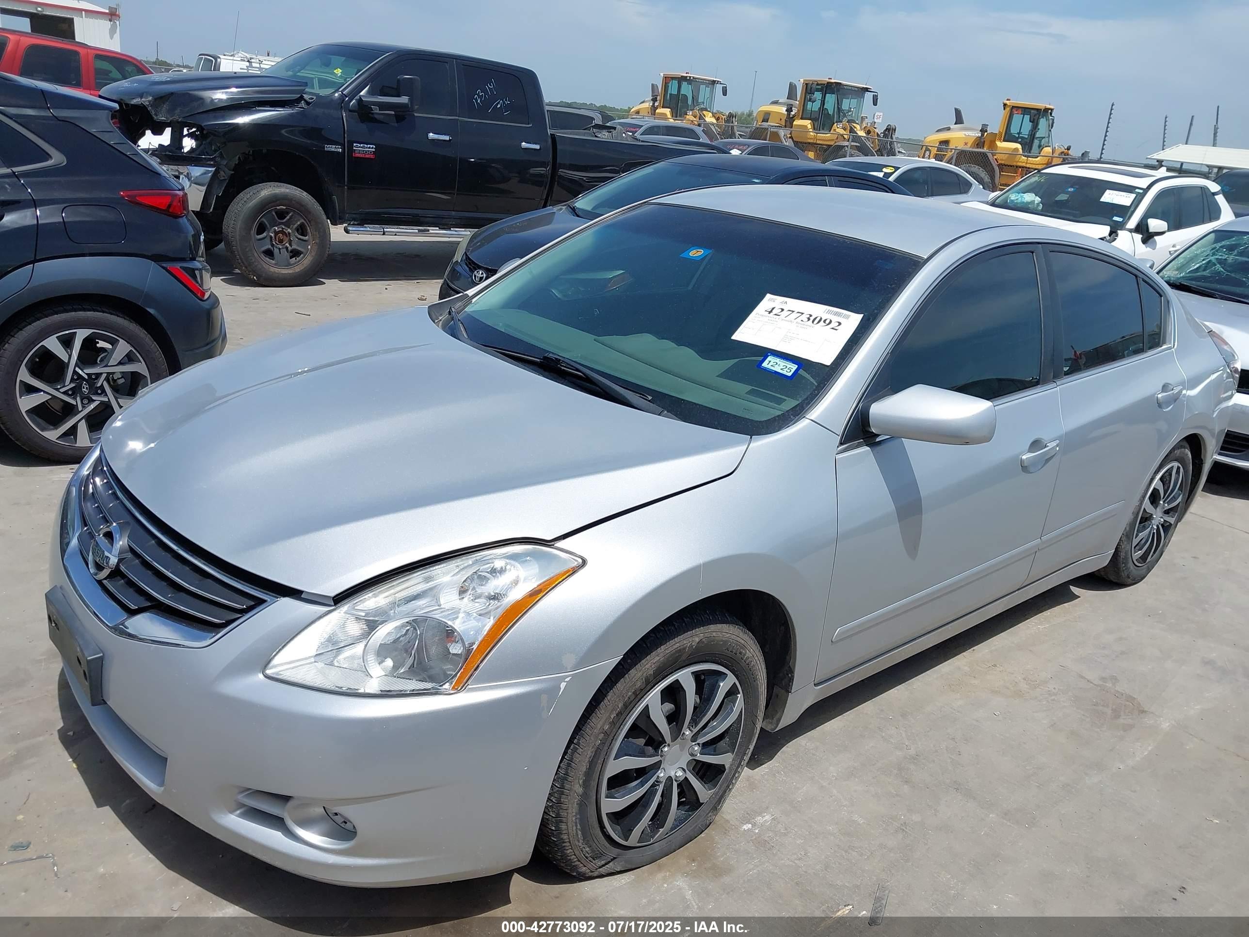 NISSAN ALTIMA image 2