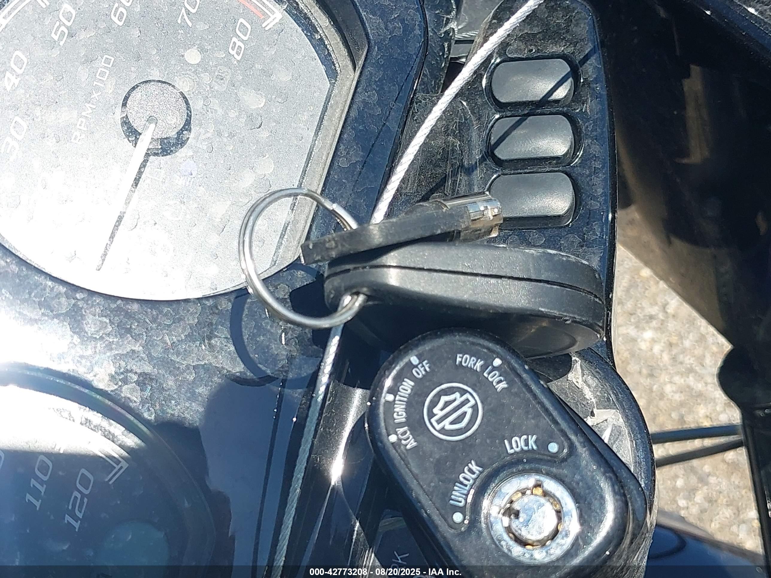 HARLEY-DAVIDSON FLTRXST image 11