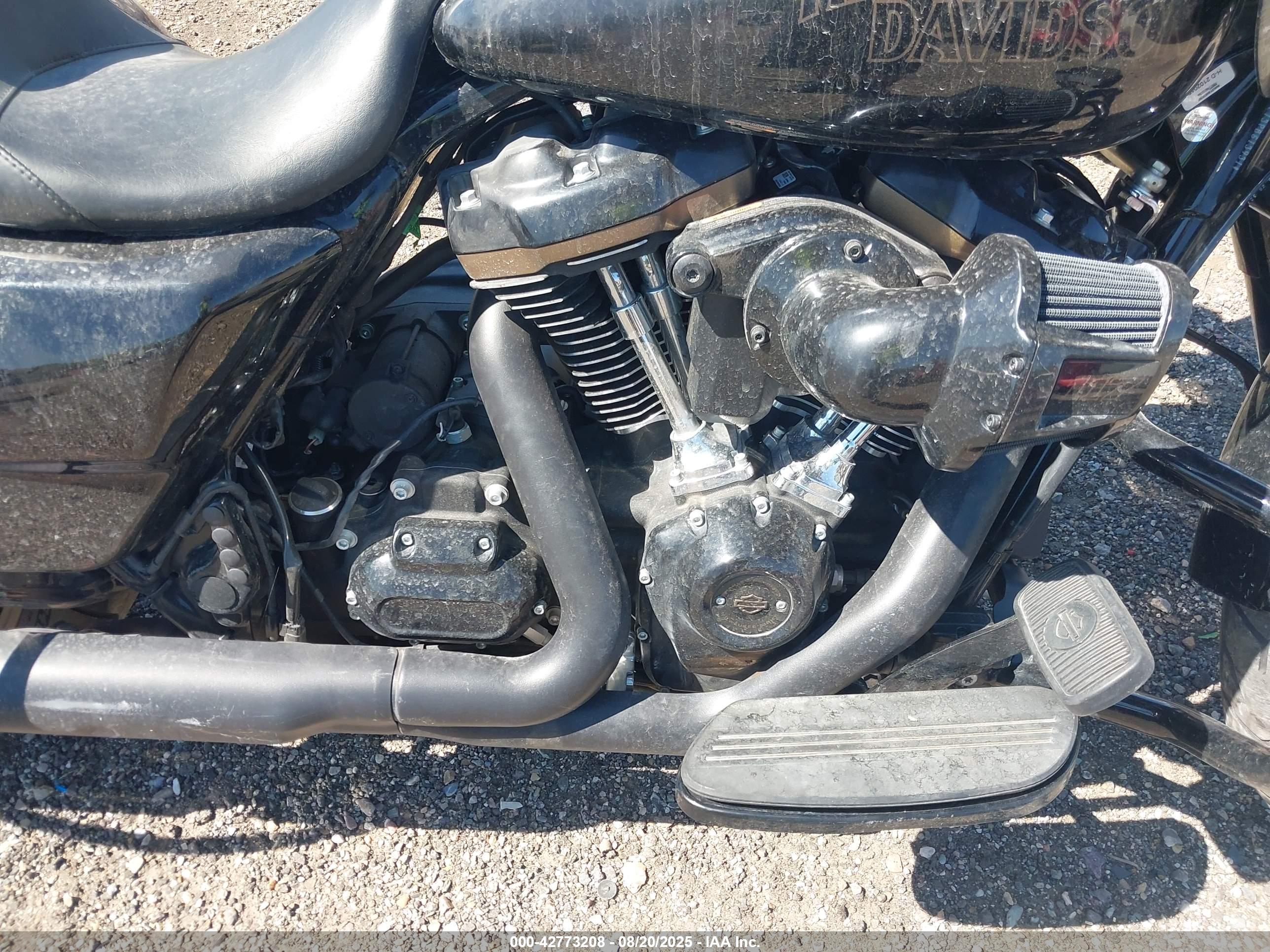HARLEY-DAVIDSON FLTRXST image 8