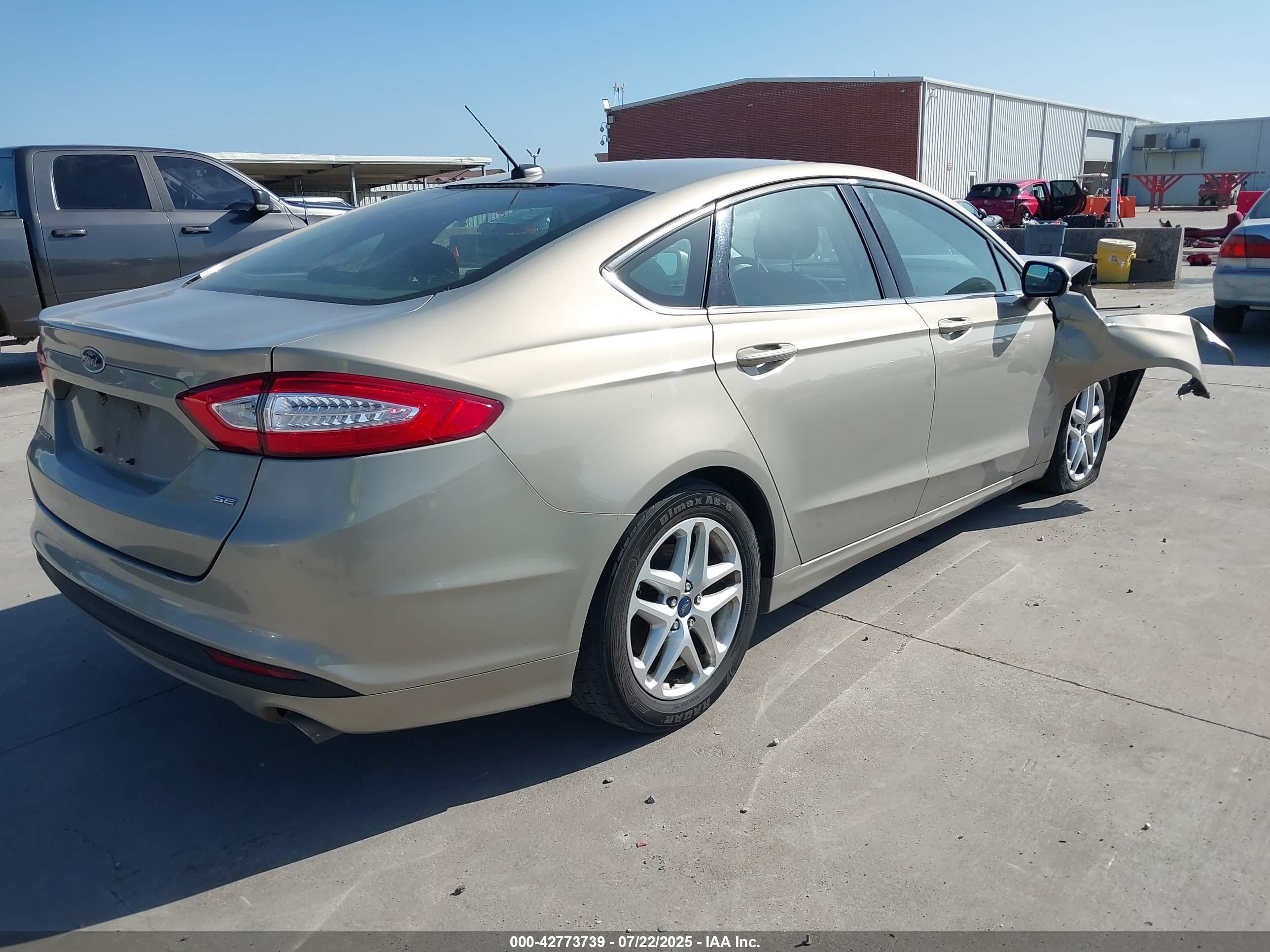 FORD FUSION image 4