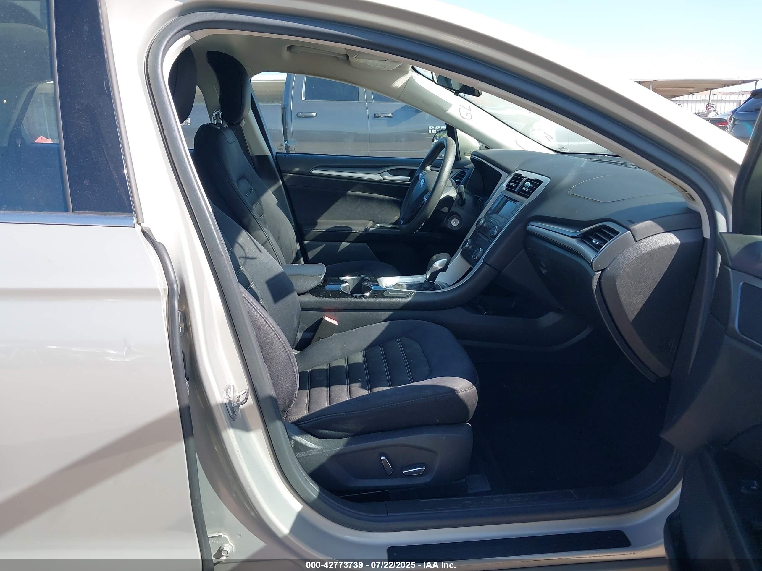 FORD FUSION image 5
