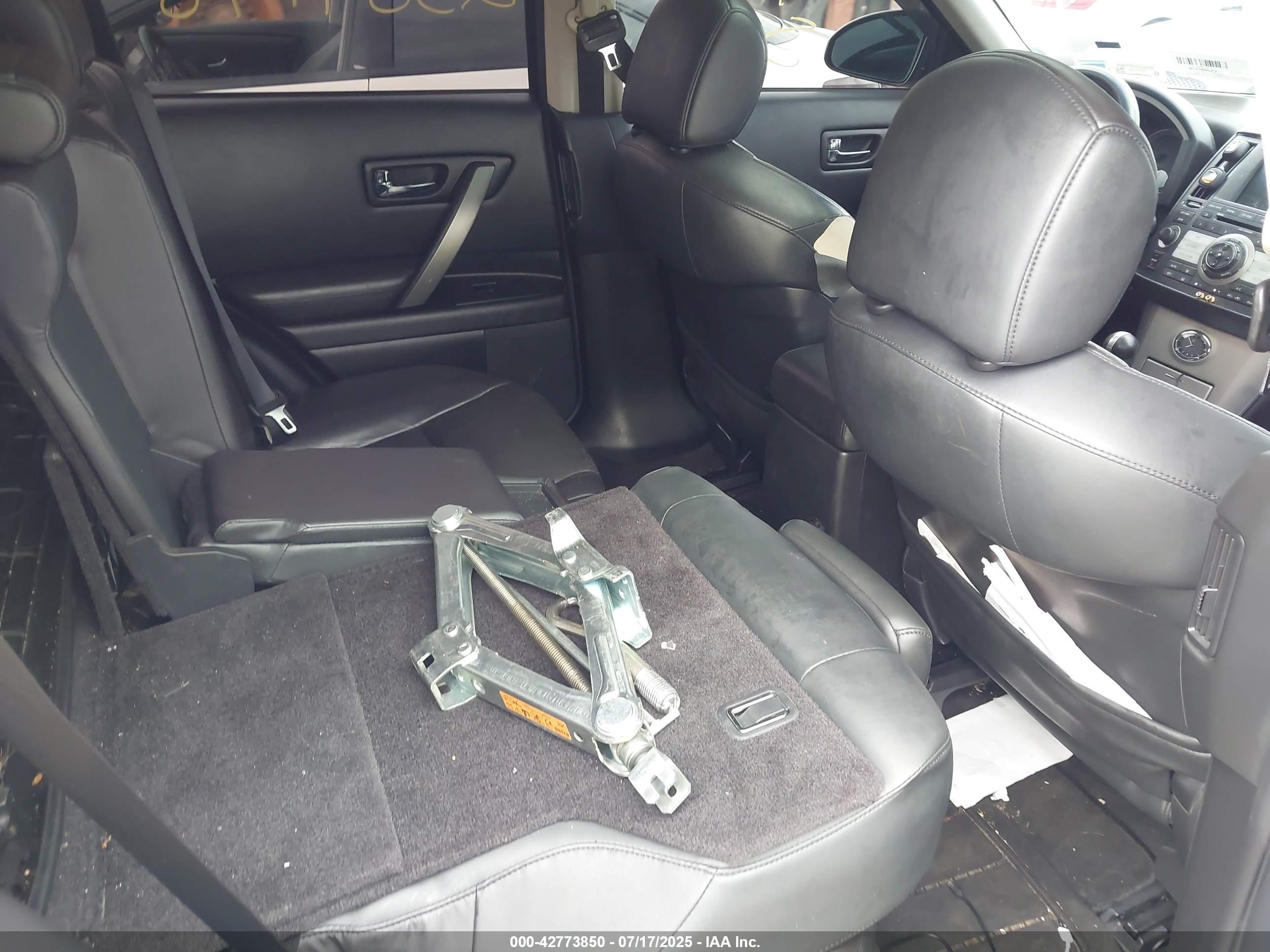 INFINITI FX35 image 8