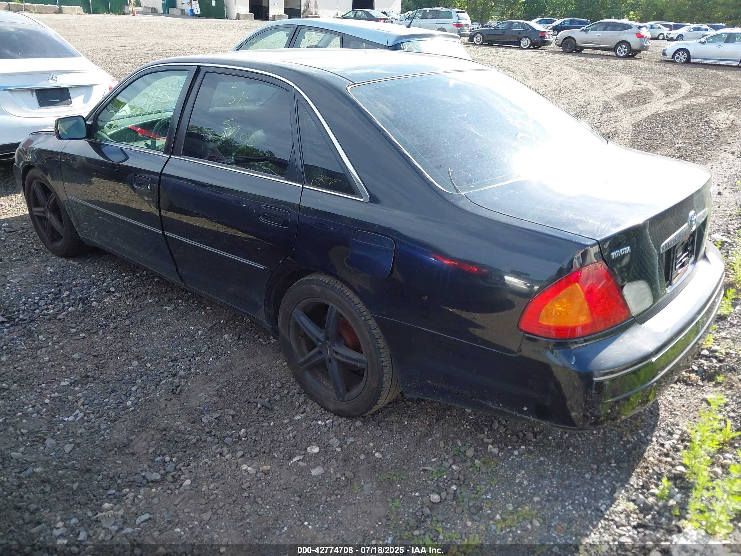 TOYOTA AVALON image 3