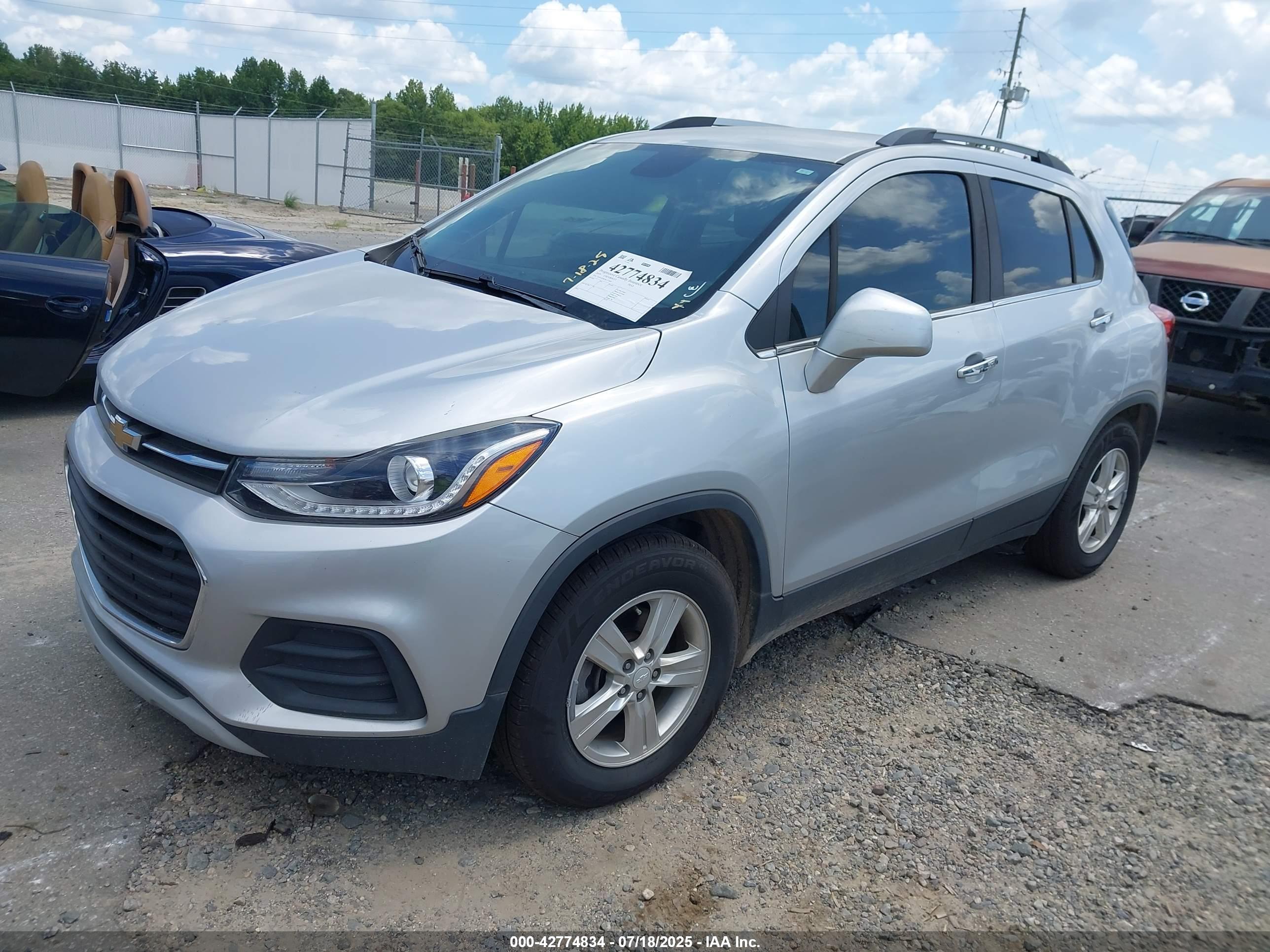 CHEVROLET TRAX image 2