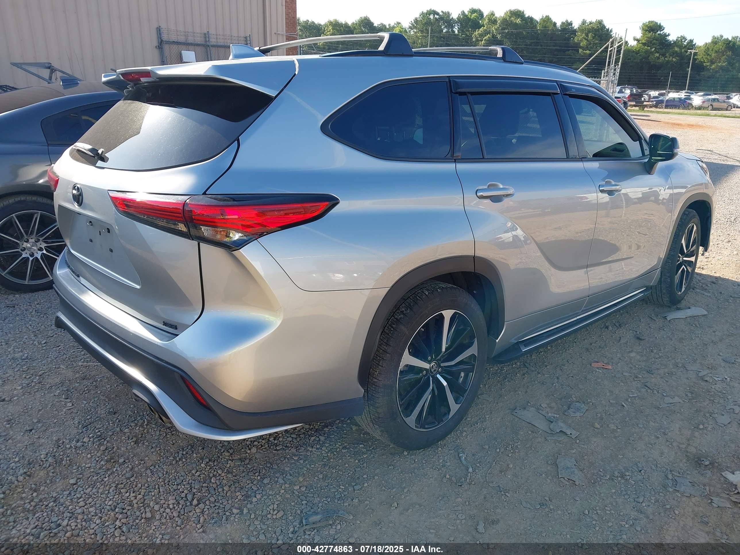 TOYOTA HIGHLANDER image 4