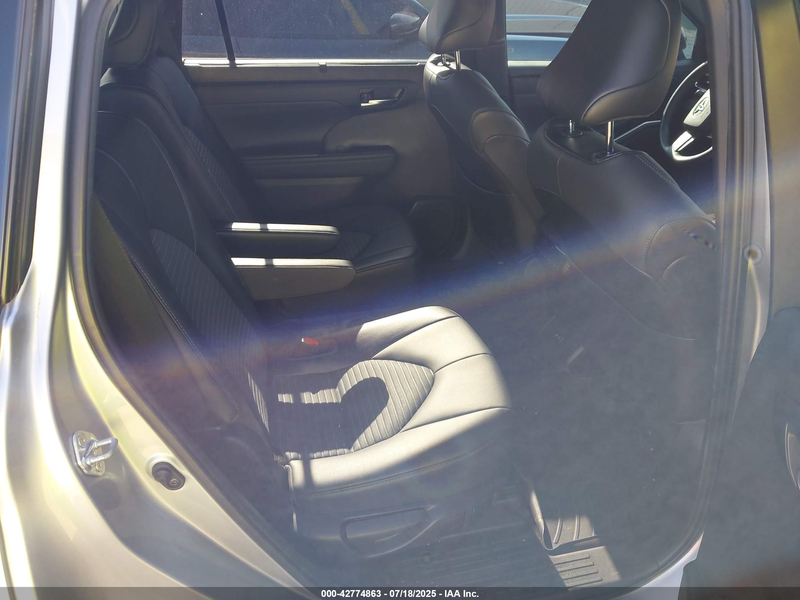 TOYOTA HIGHLANDER image 8