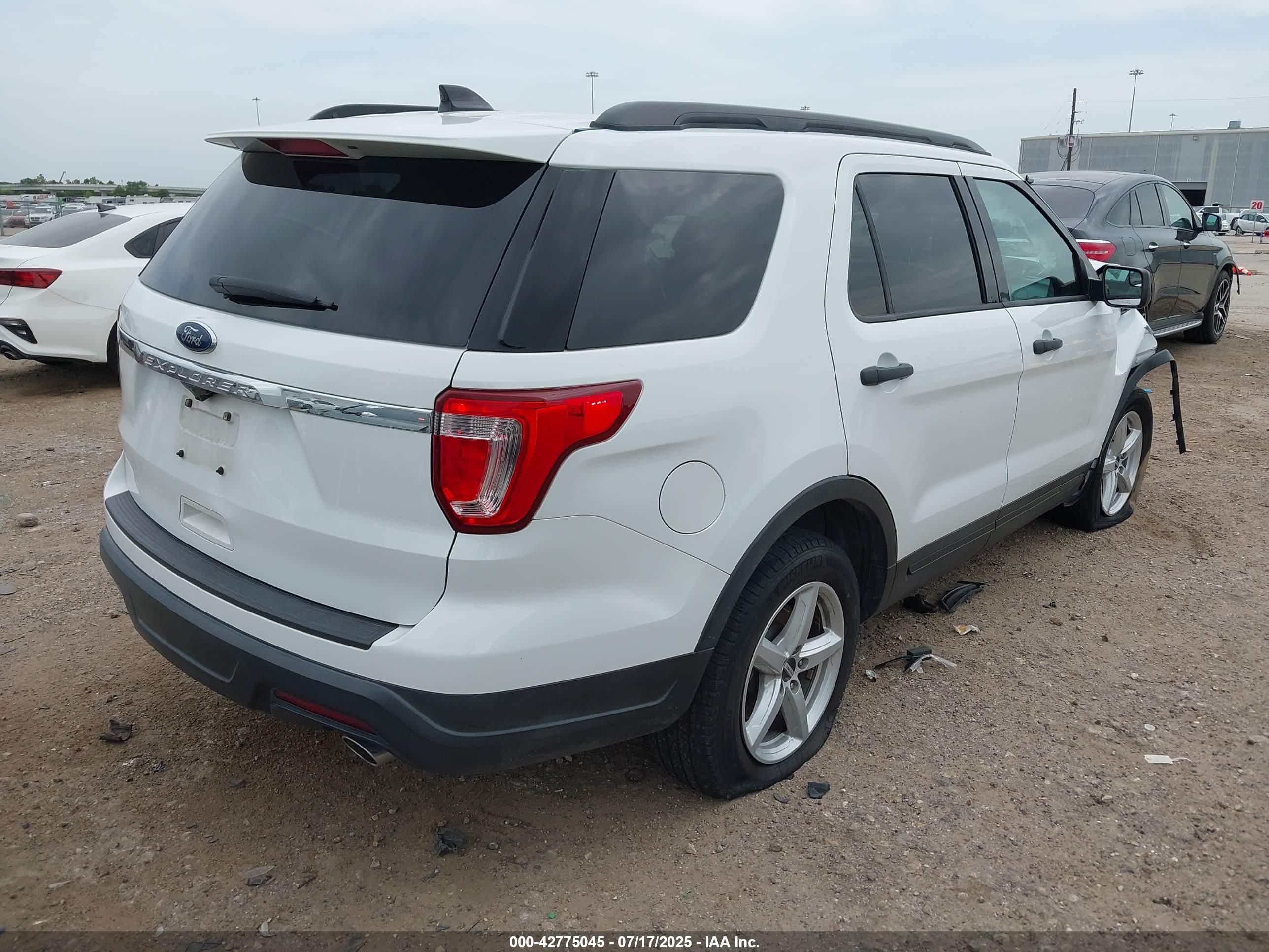 FORD EXPLORER image 4
