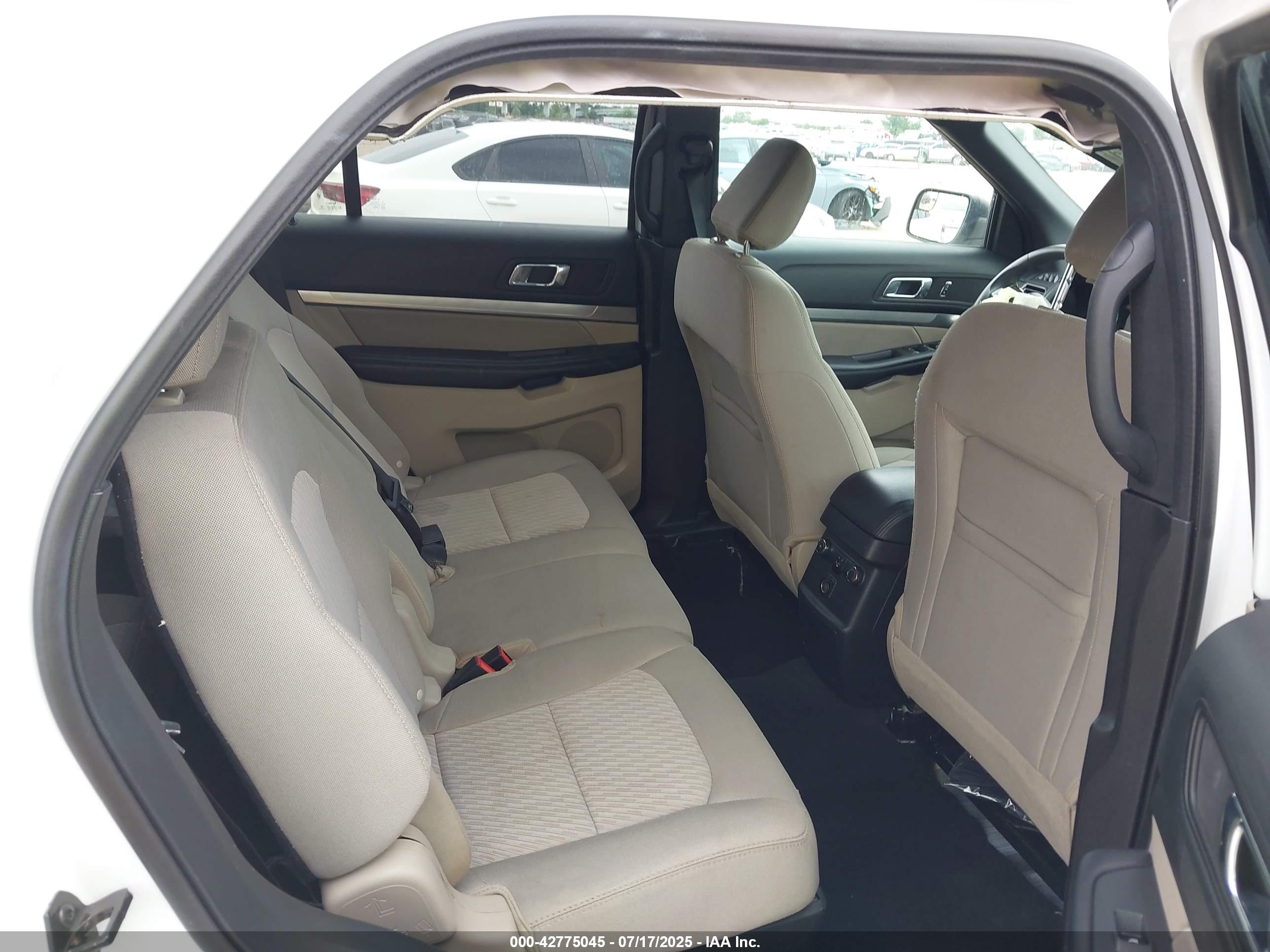 FORD EXPLORER image 8
