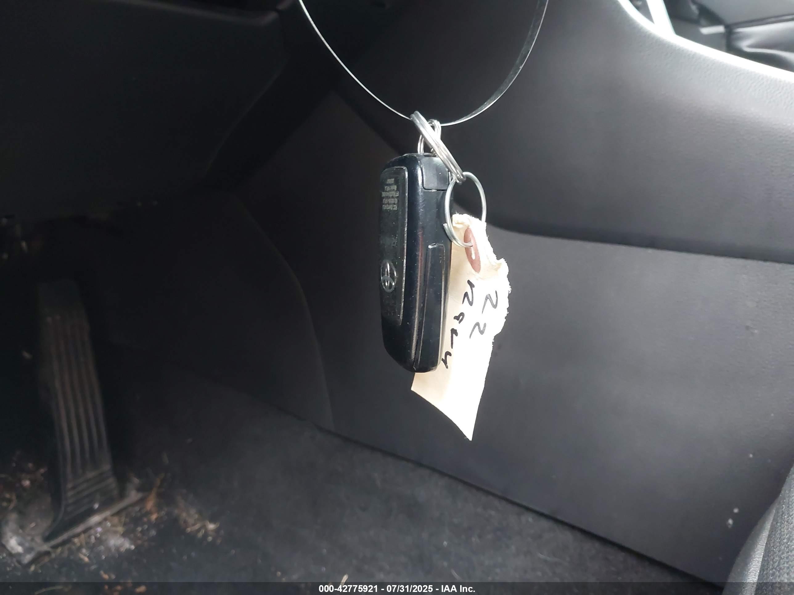 TOYOTA RAV4 image 11