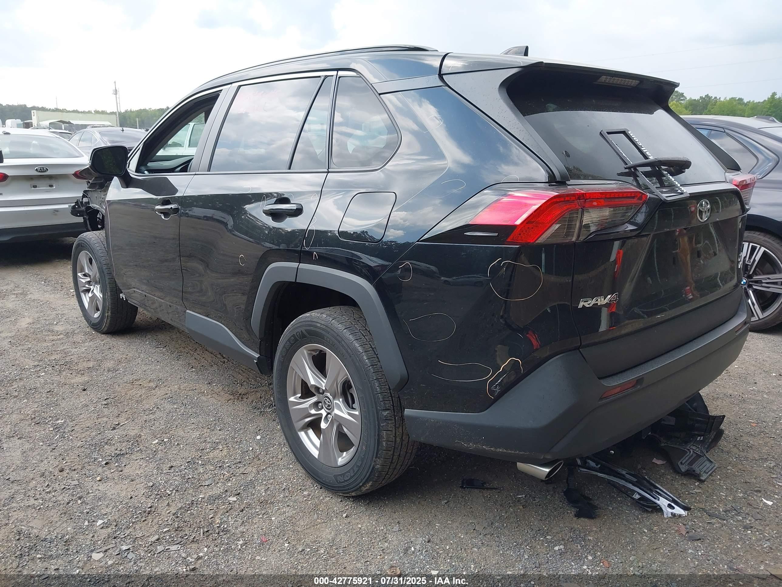 TOYOTA RAV4 image 3