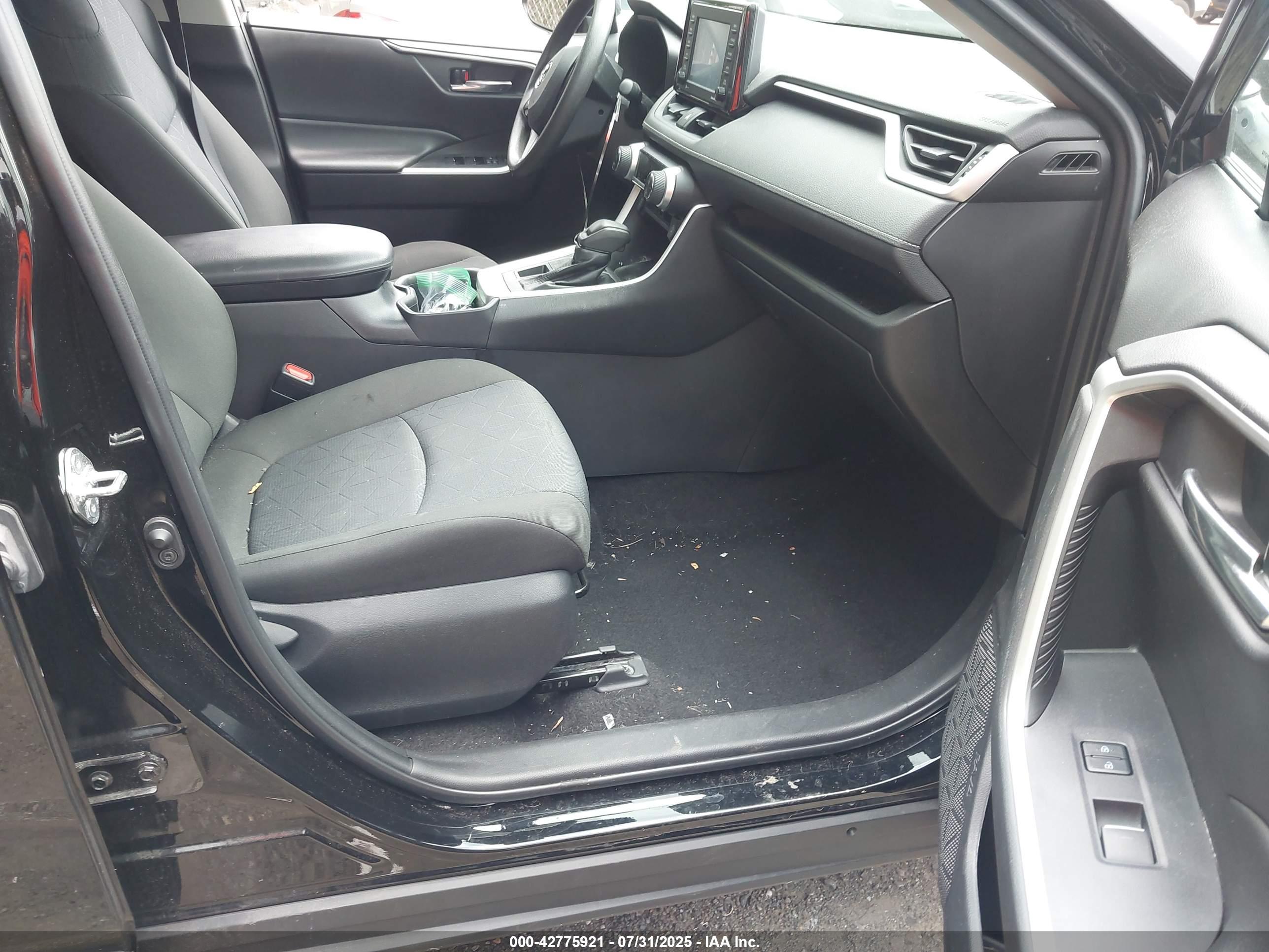 TOYOTA RAV4 image 5