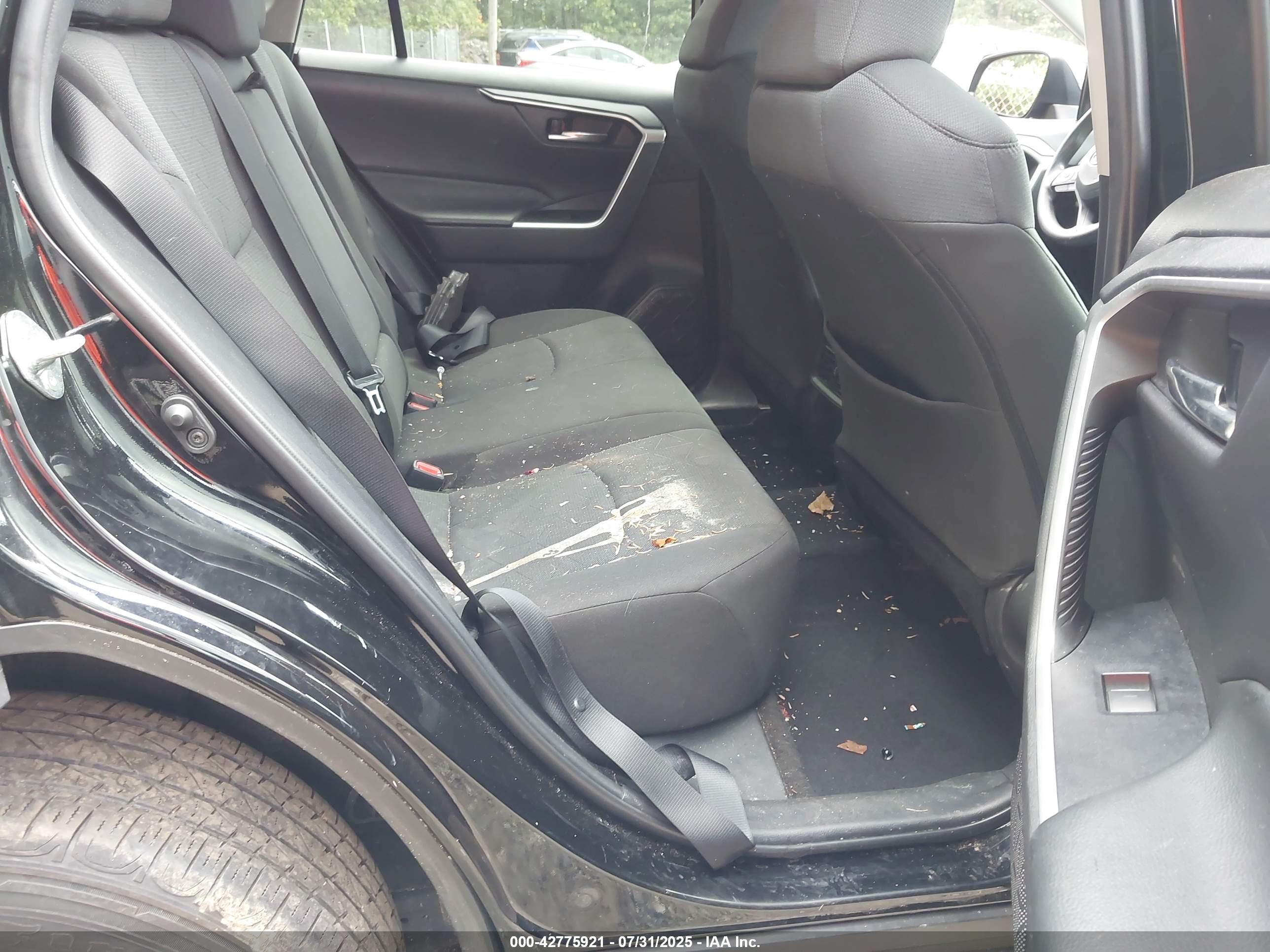 TOYOTA RAV4 image 8