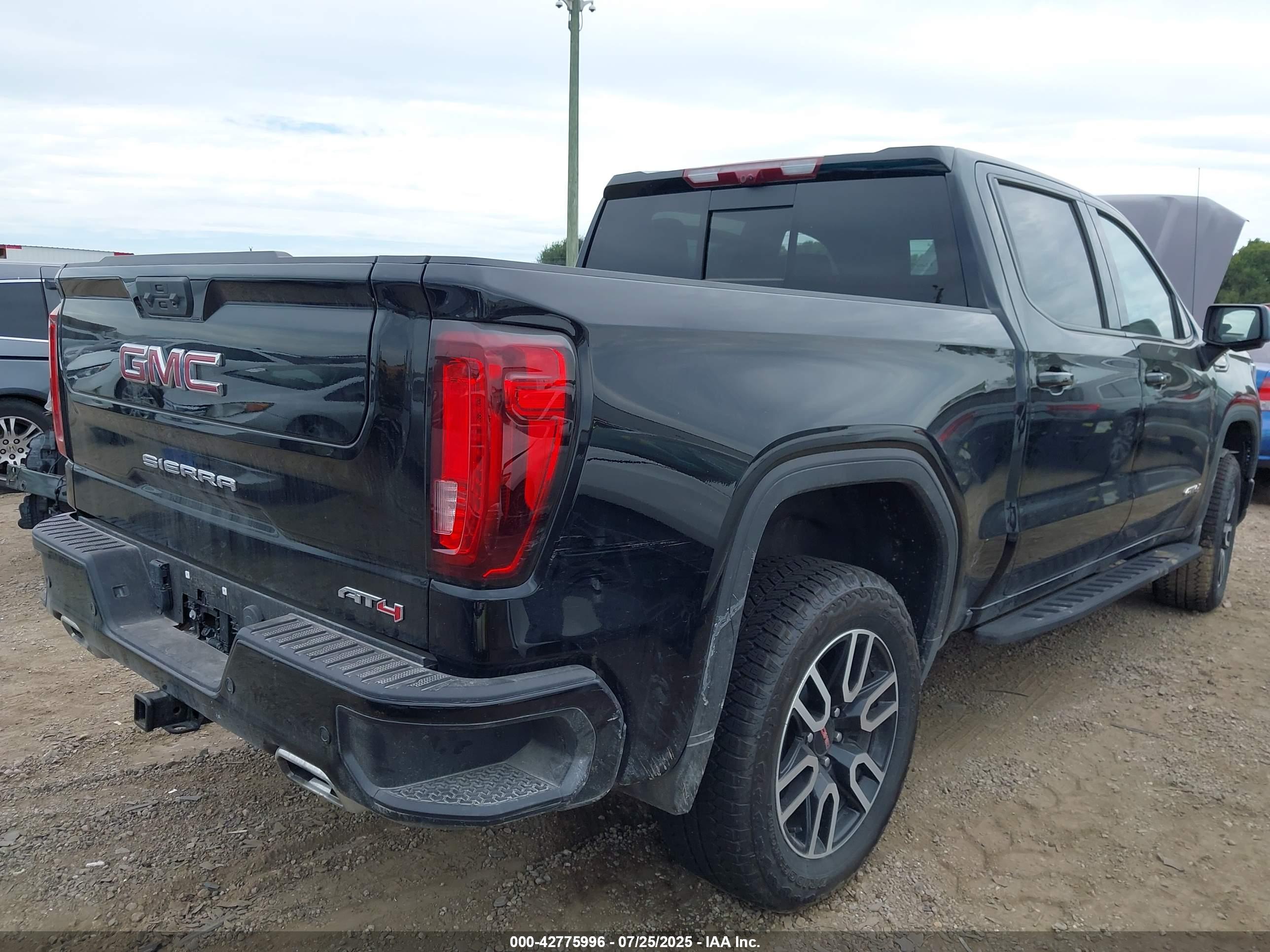 GMC SIERRA image 4