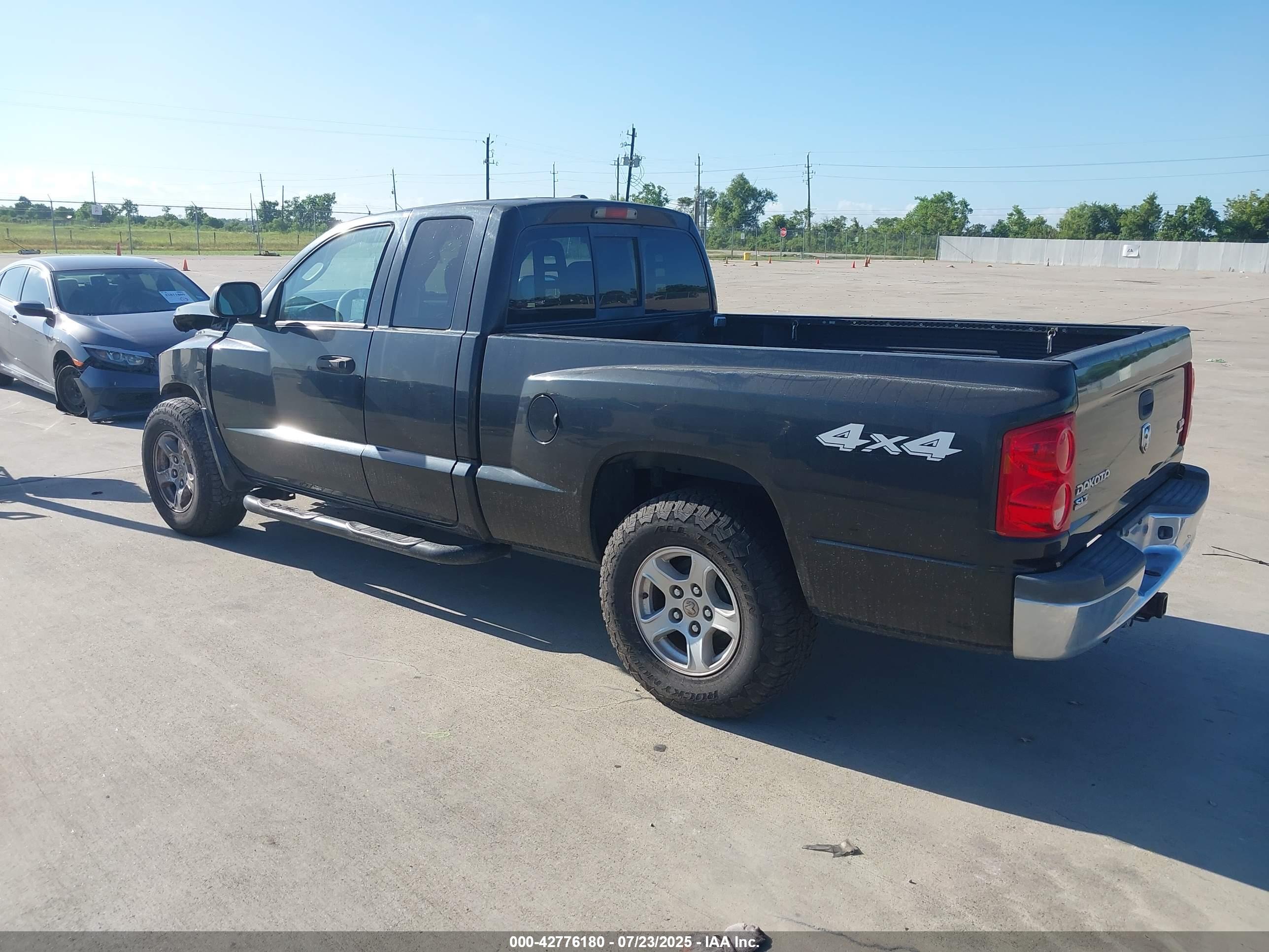 DODGE DAKOTA image 3