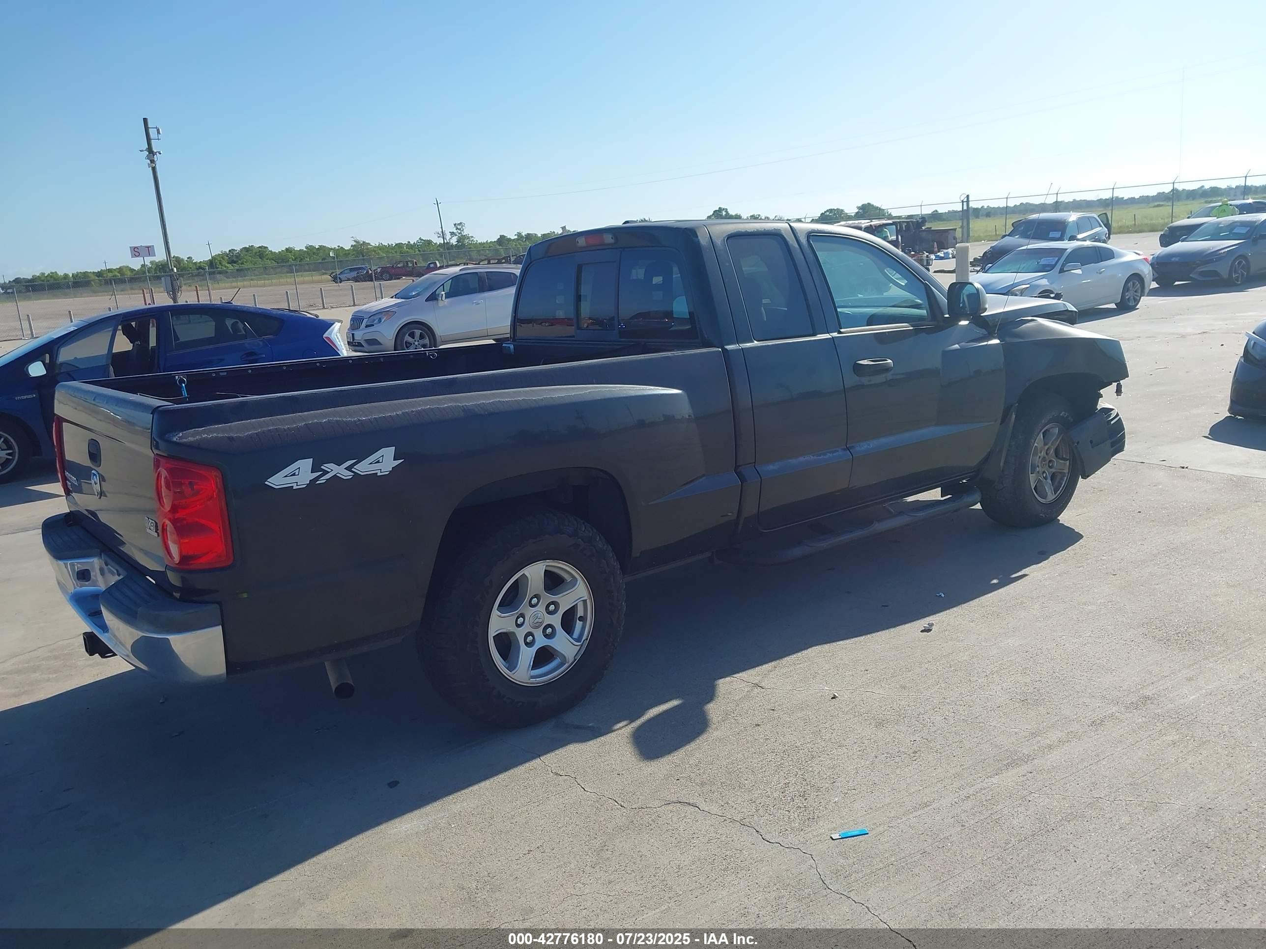 DODGE DAKOTA image 4
