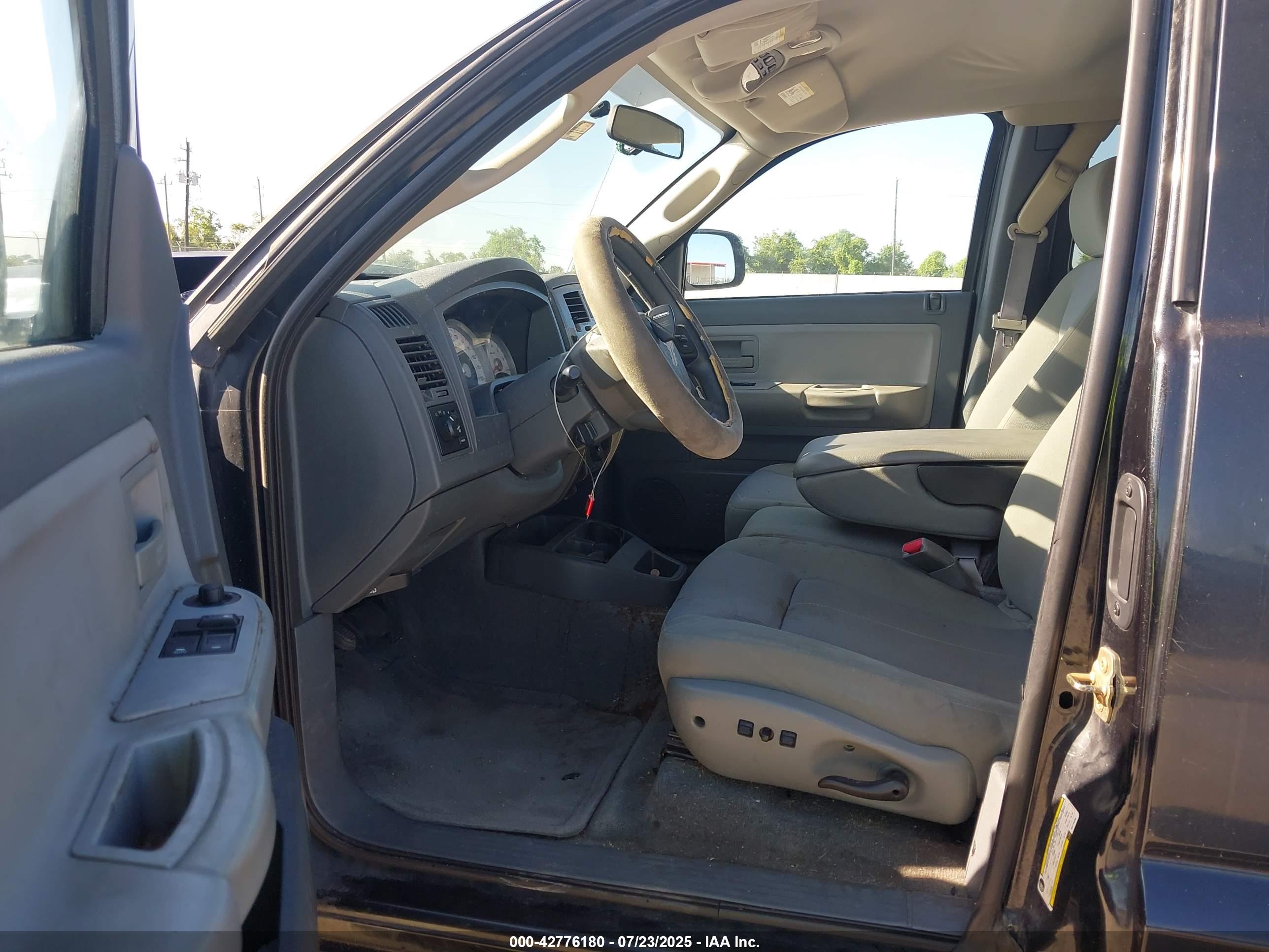 DODGE DAKOTA image 8