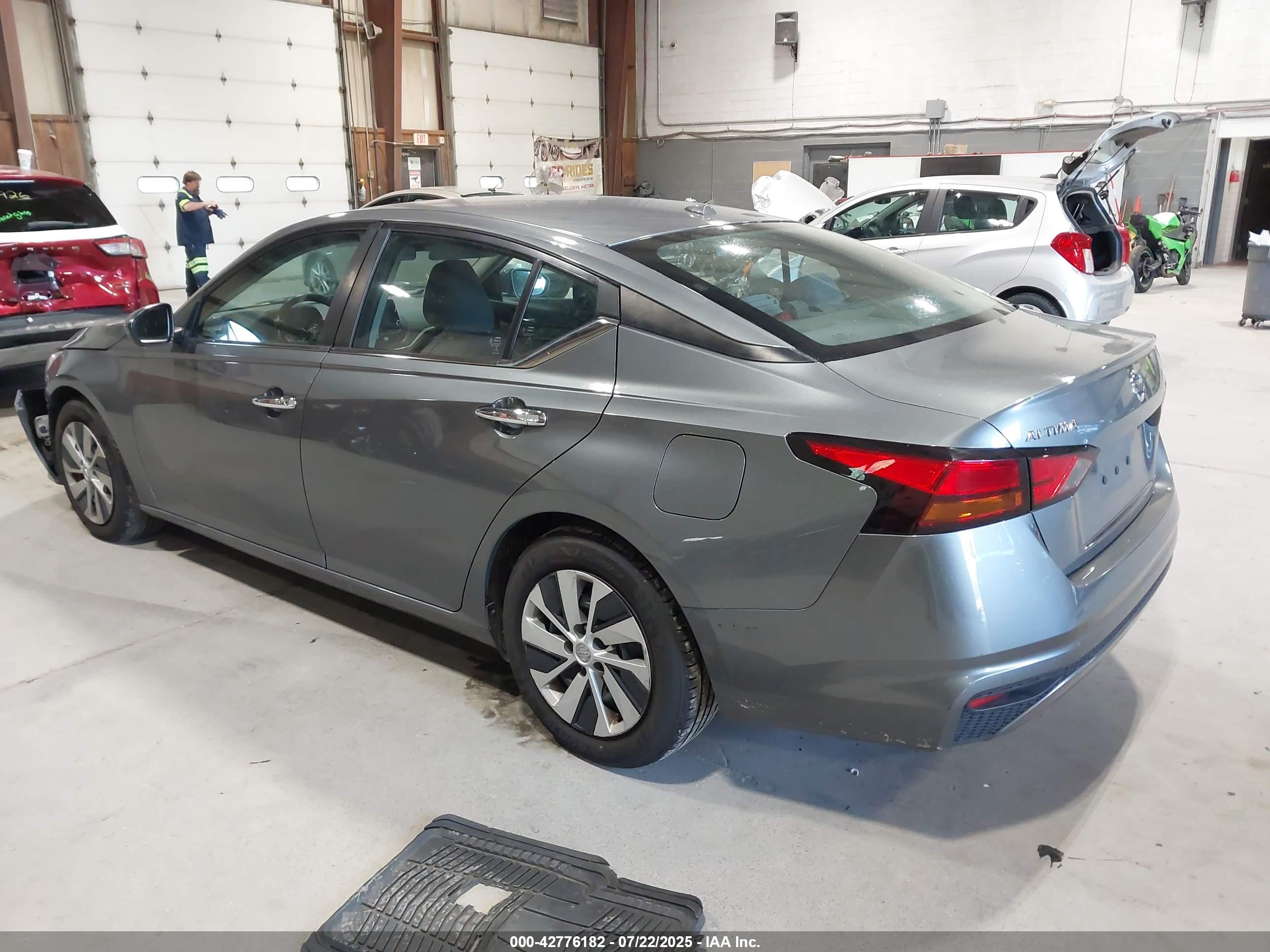 NISSAN ALTIMA image 3