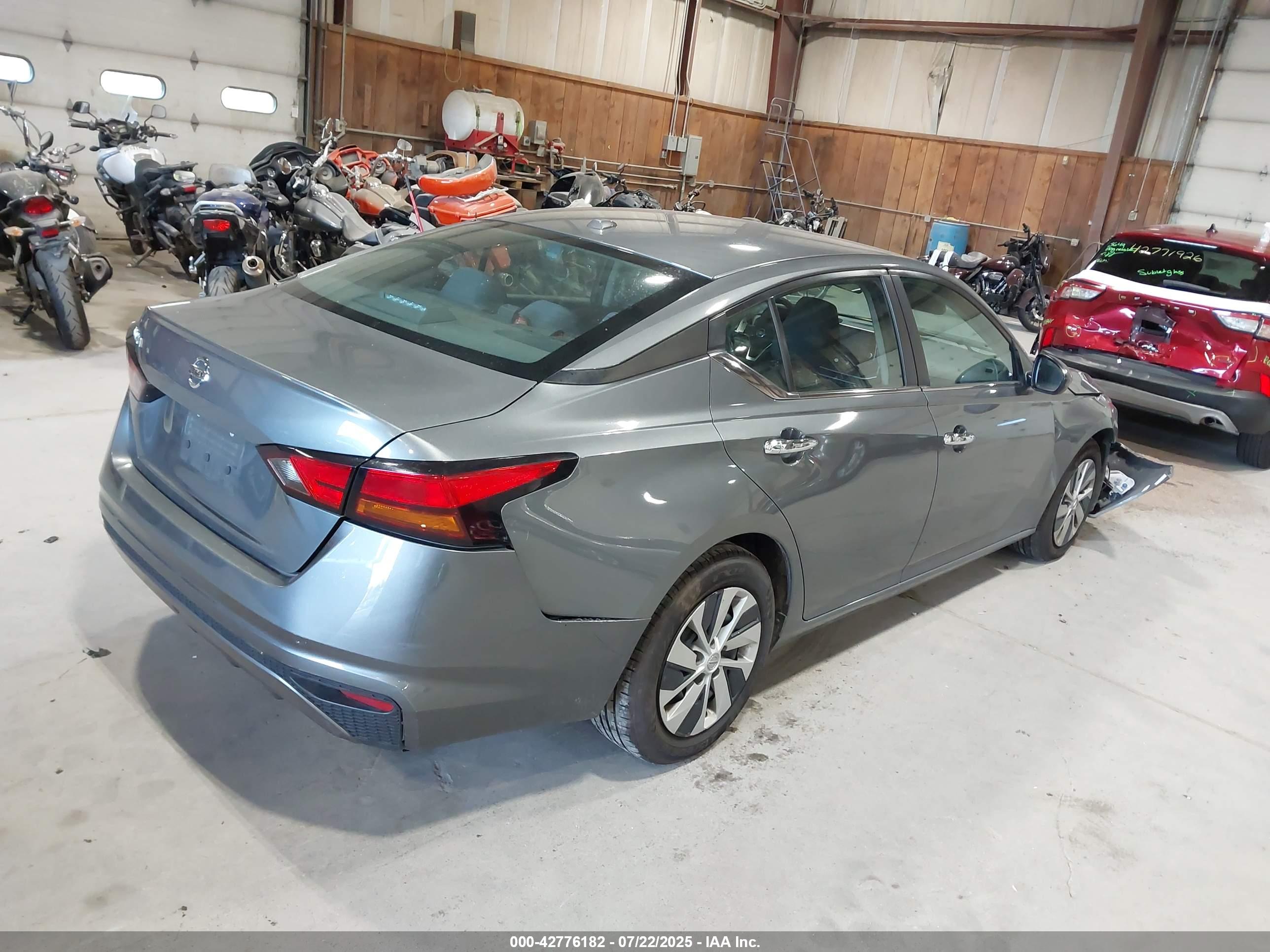 NISSAN ALTIMA image 4