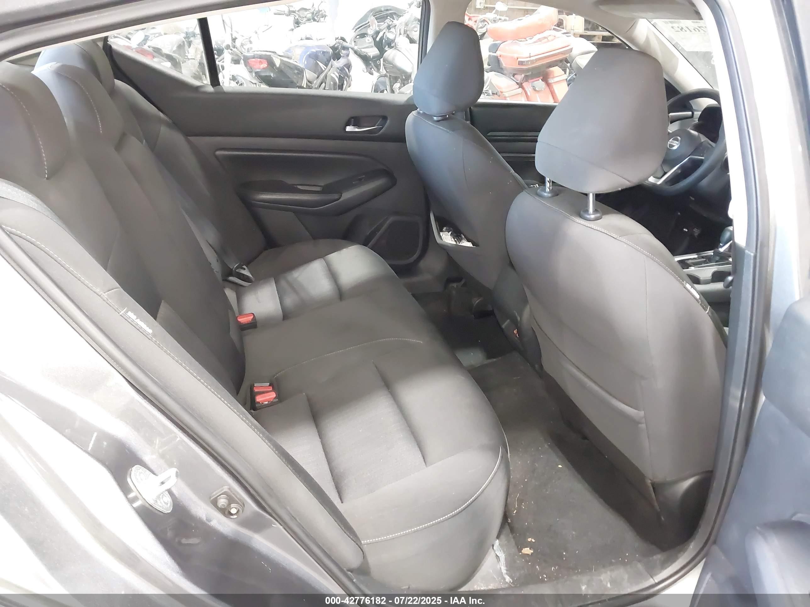 NISSAN ALTIMA image 8