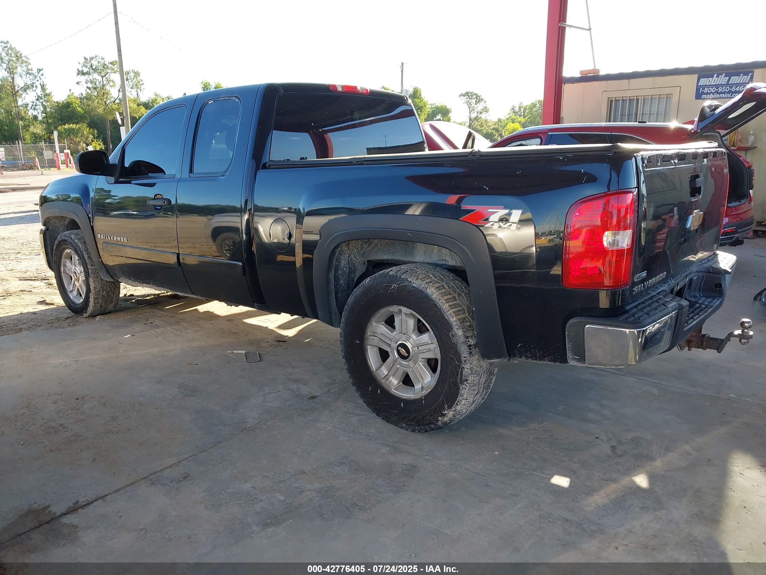 CHEVROLET SILVERADO image 3