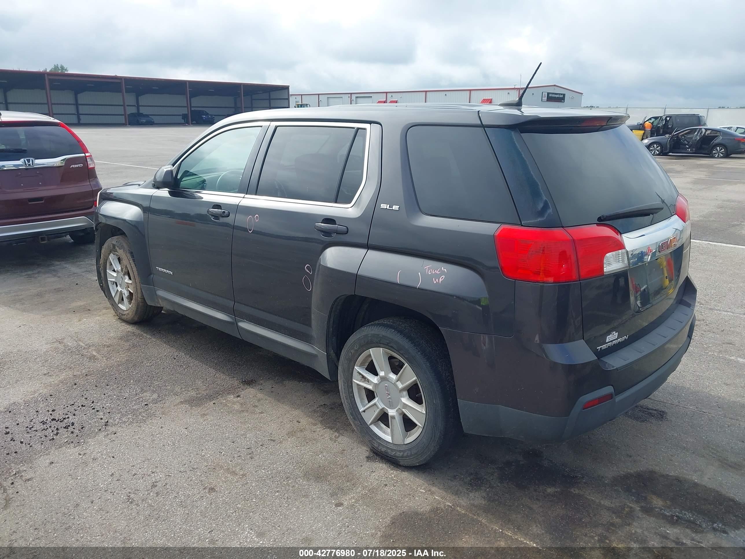 GMC TERRAIN image 3