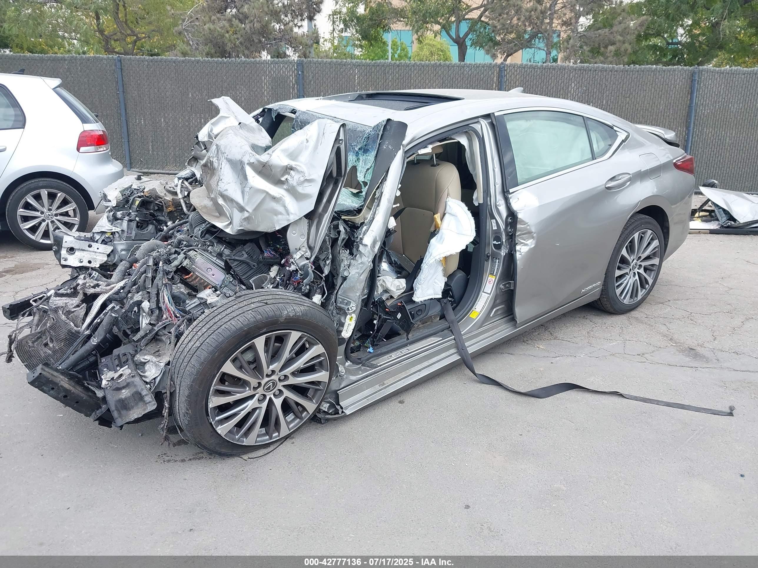 LEXUS ES image 2