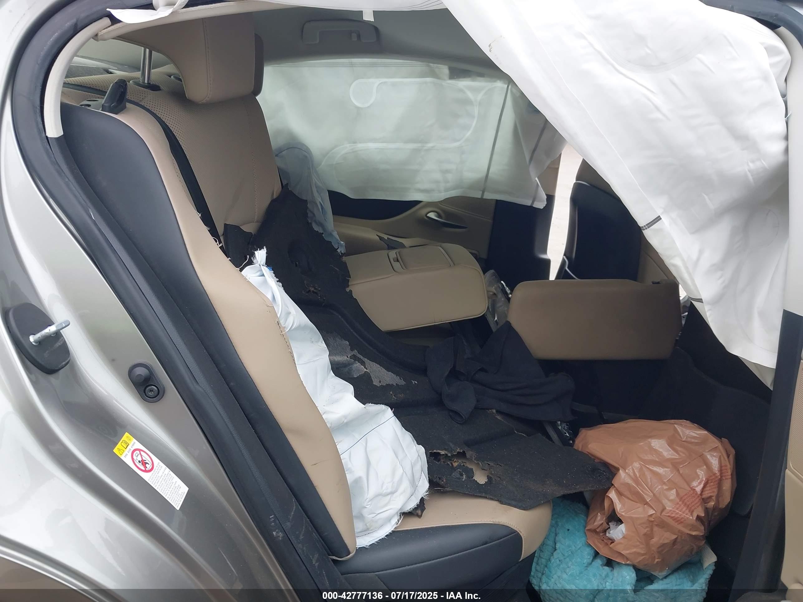 LEXUS ES image 8