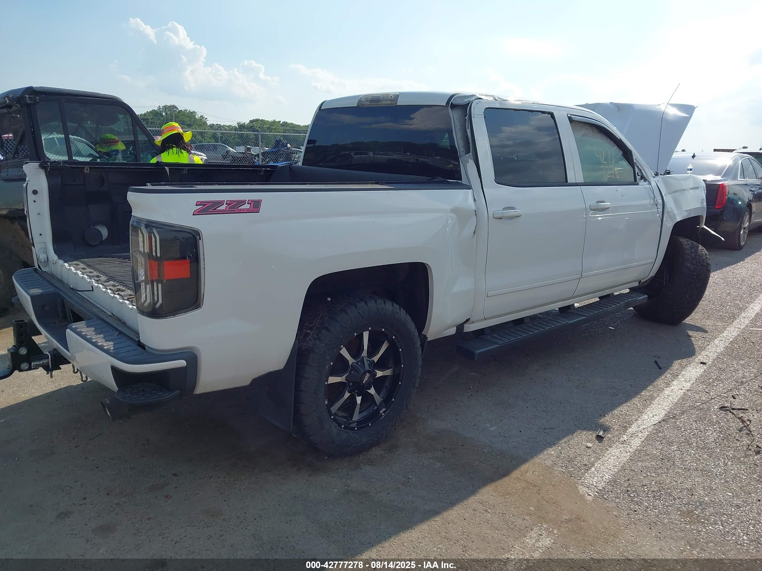 CHEVROLET SILVERADO image 4