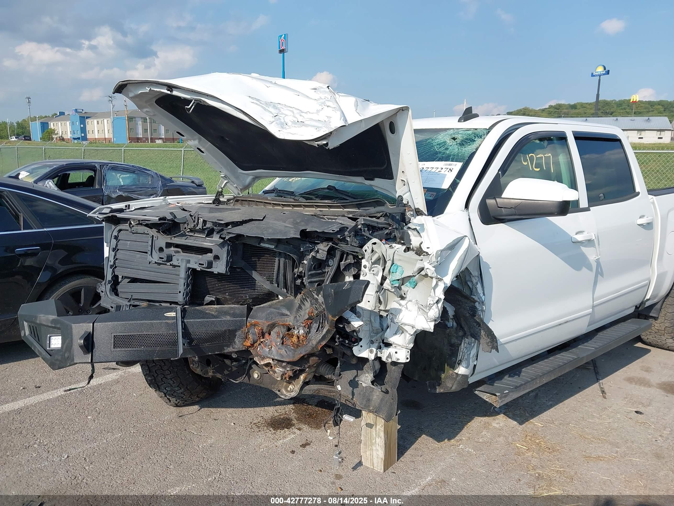CHEVROLET SILVERADO image 6