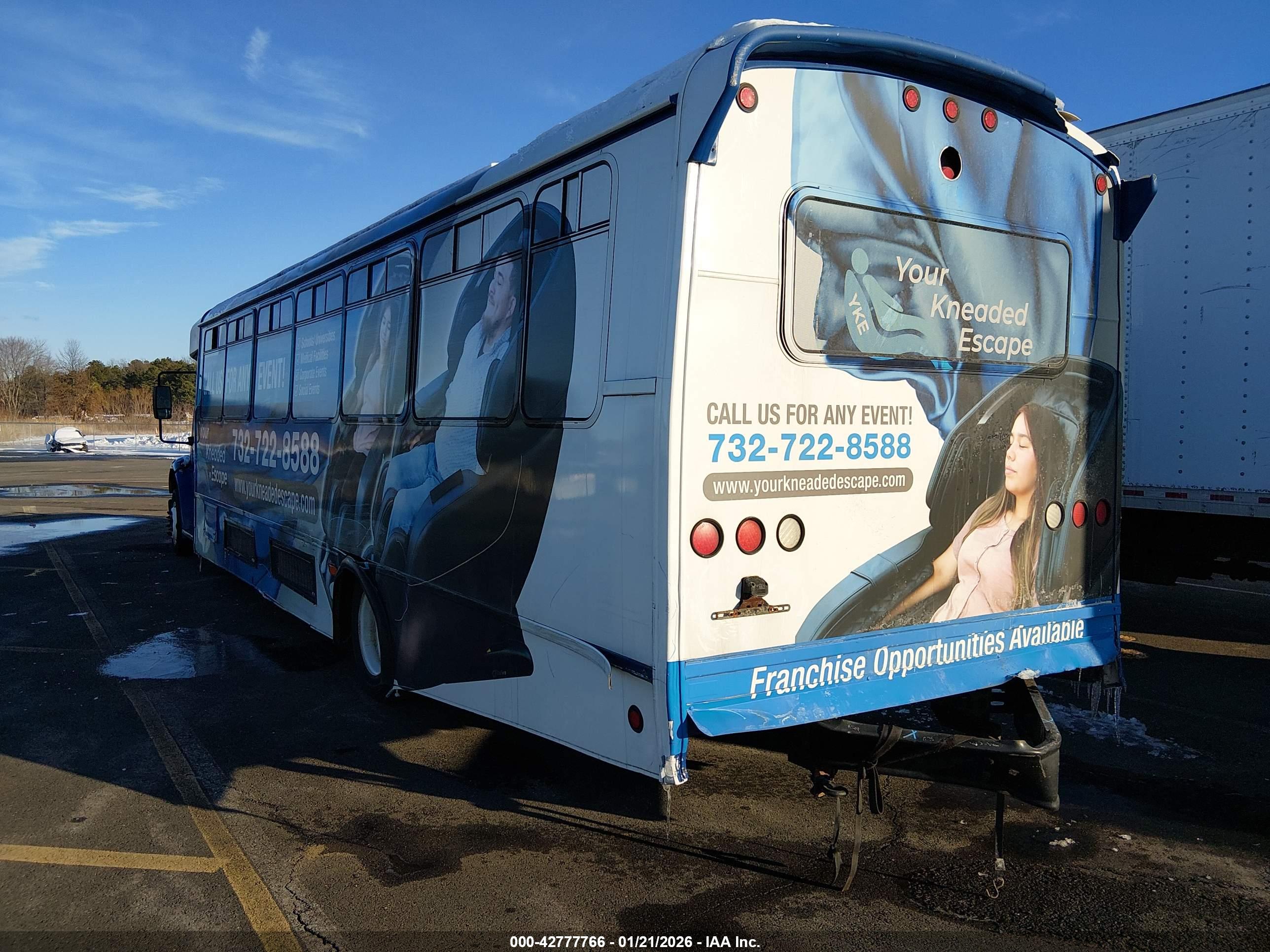 FREIGHTLINER BUS image 3