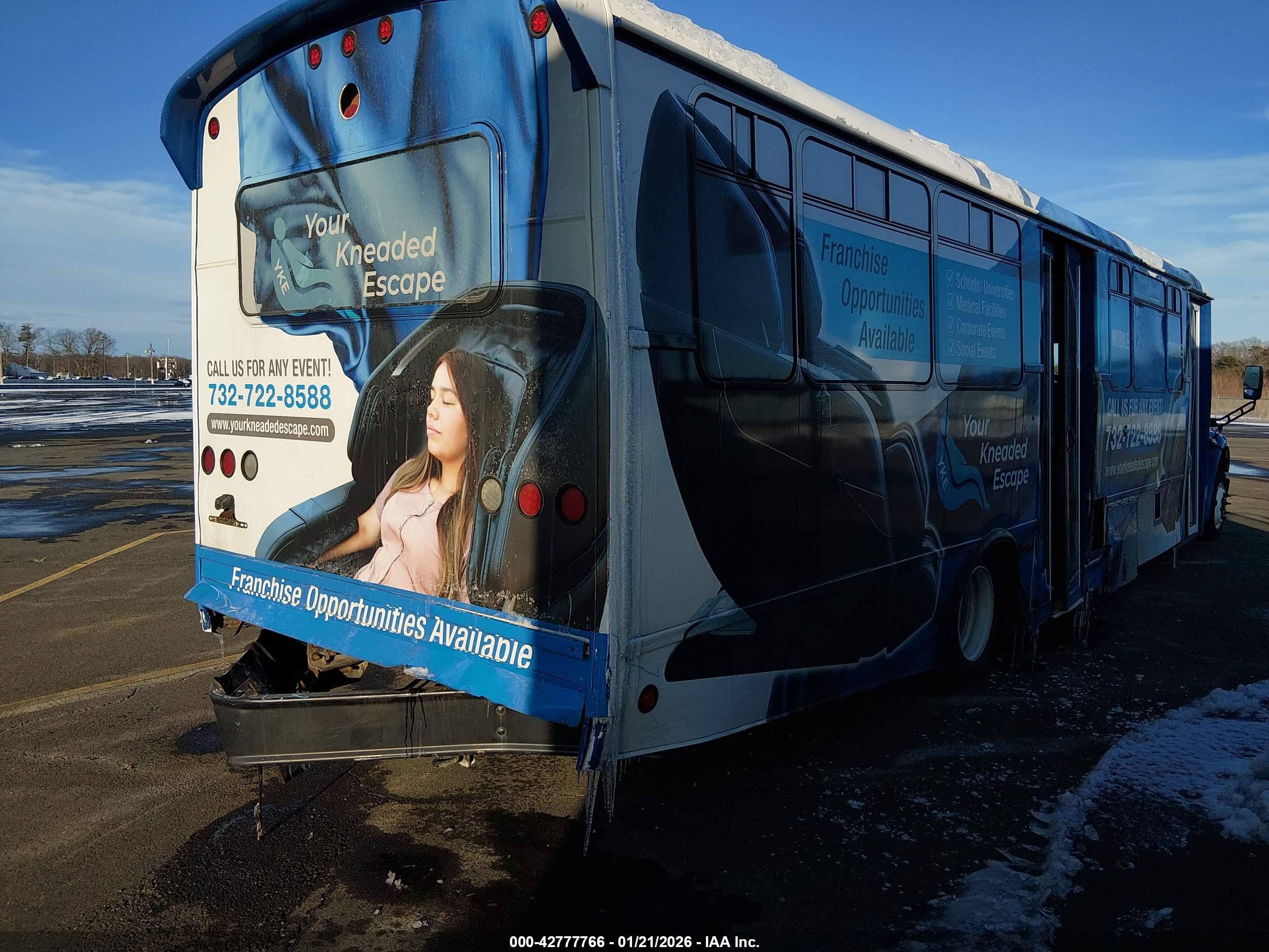 FREIGHTLINER BUS image 4