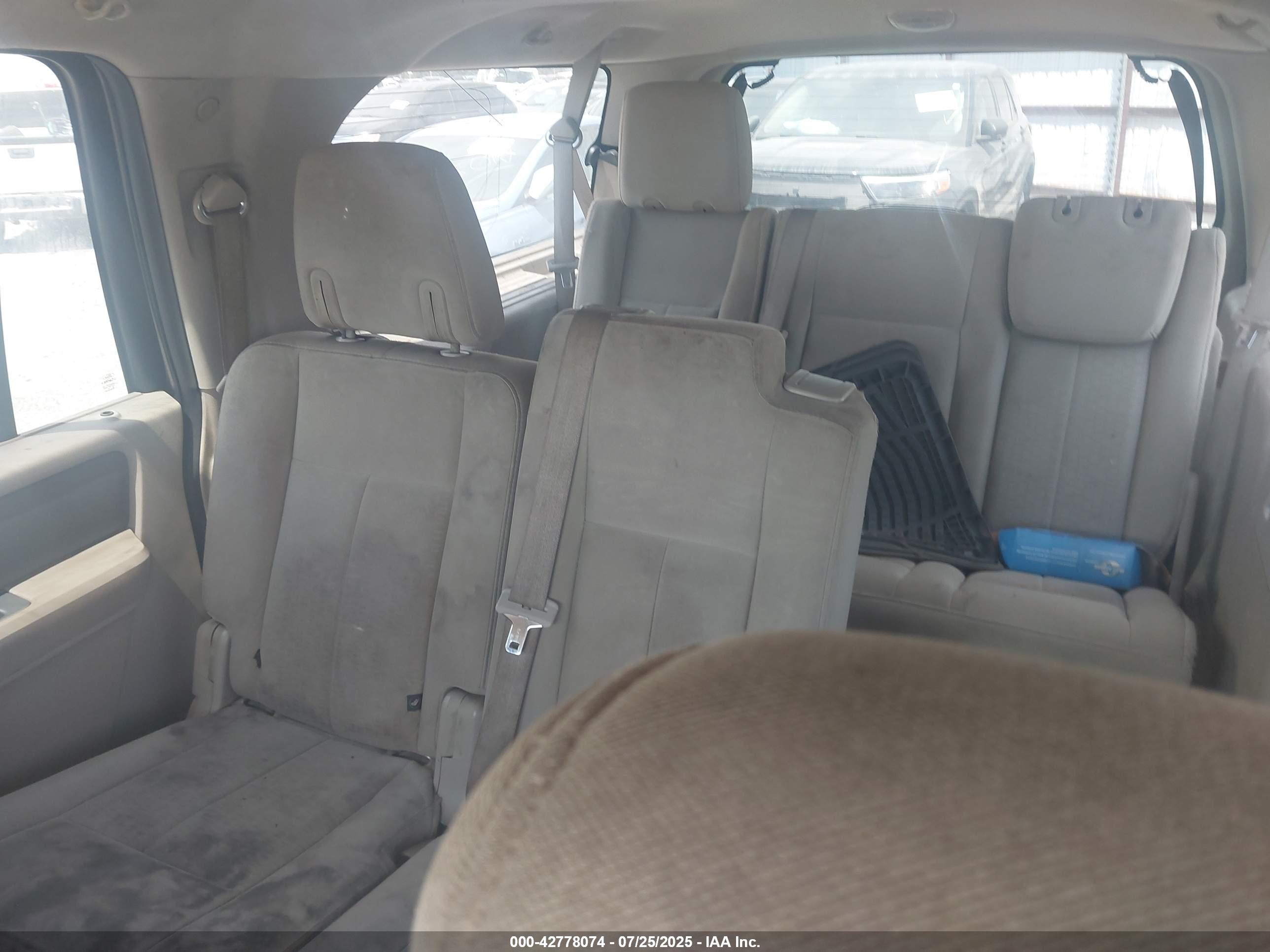 FORD EXPEDITION image 8