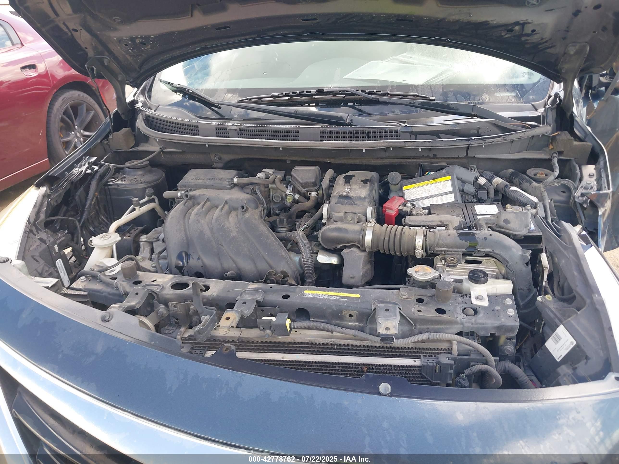 NISSAN VERSA image 10