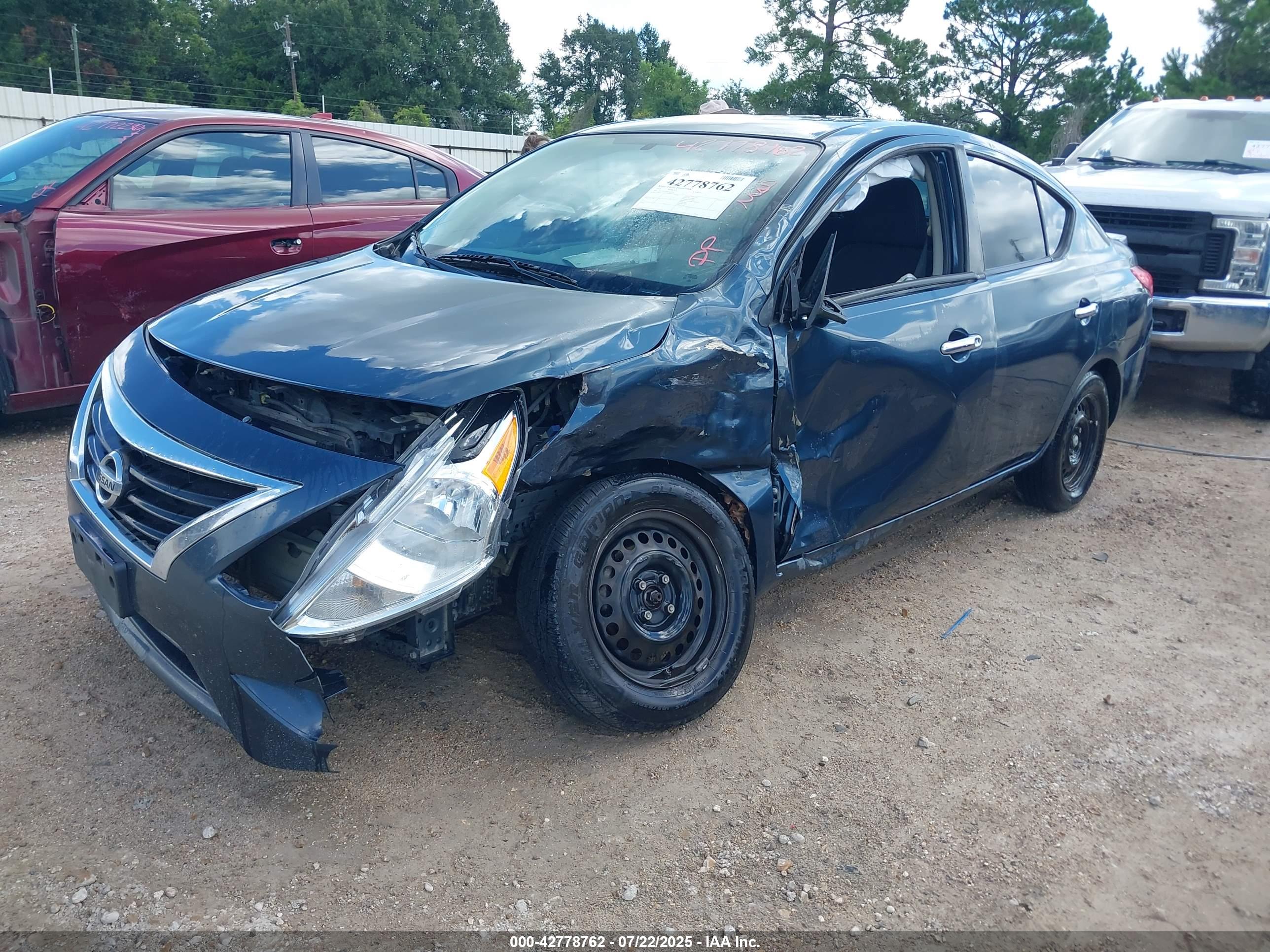 NISSAN VERSA image 2
