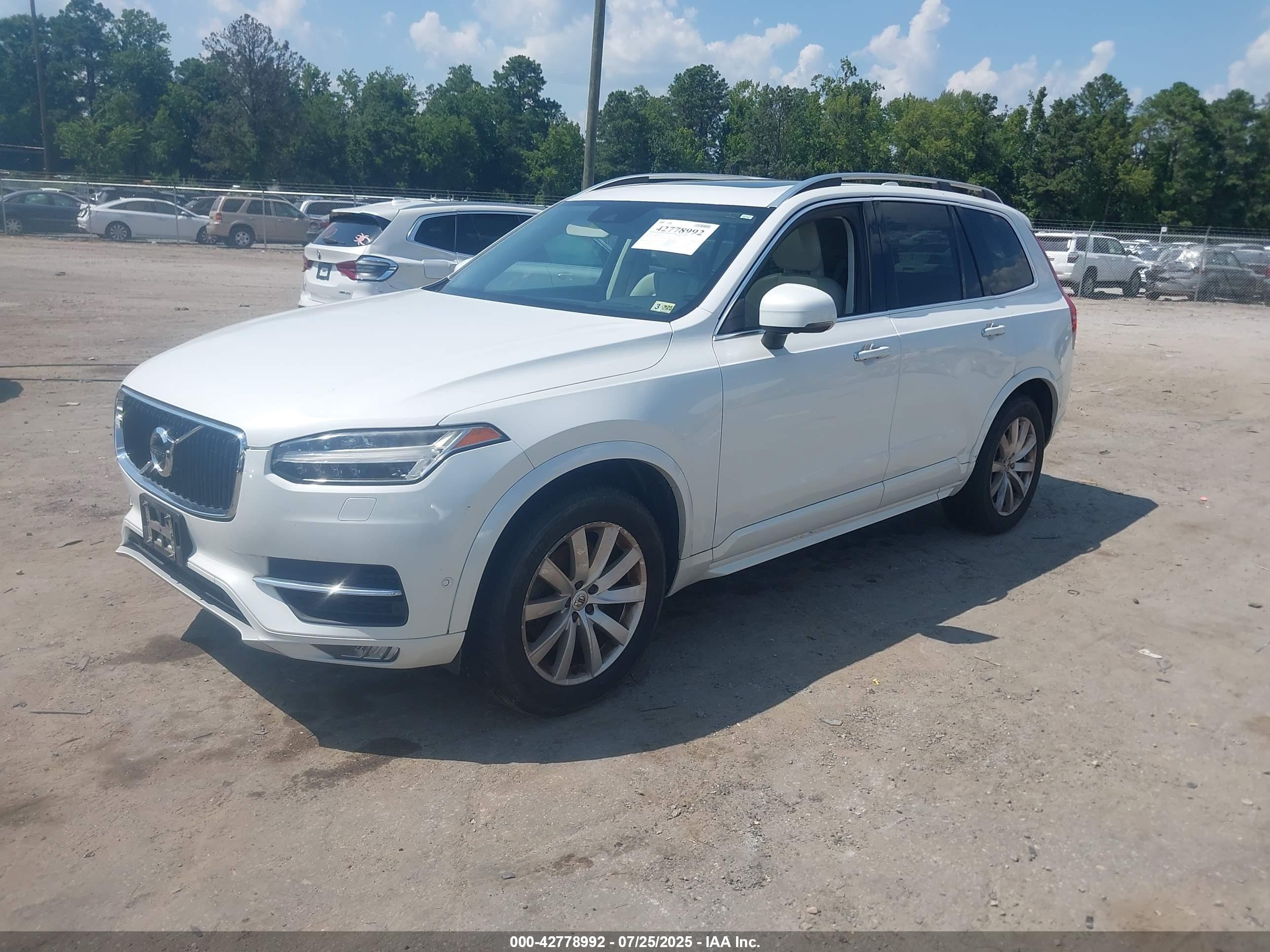 VOLVO XC90 image 2