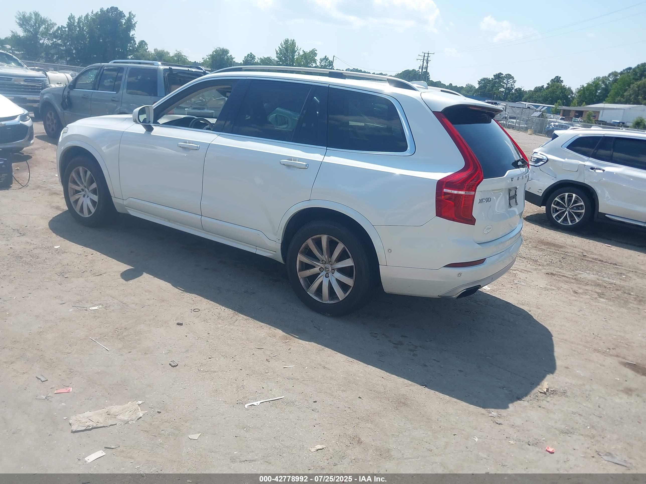 VOLVO XC90 image 3